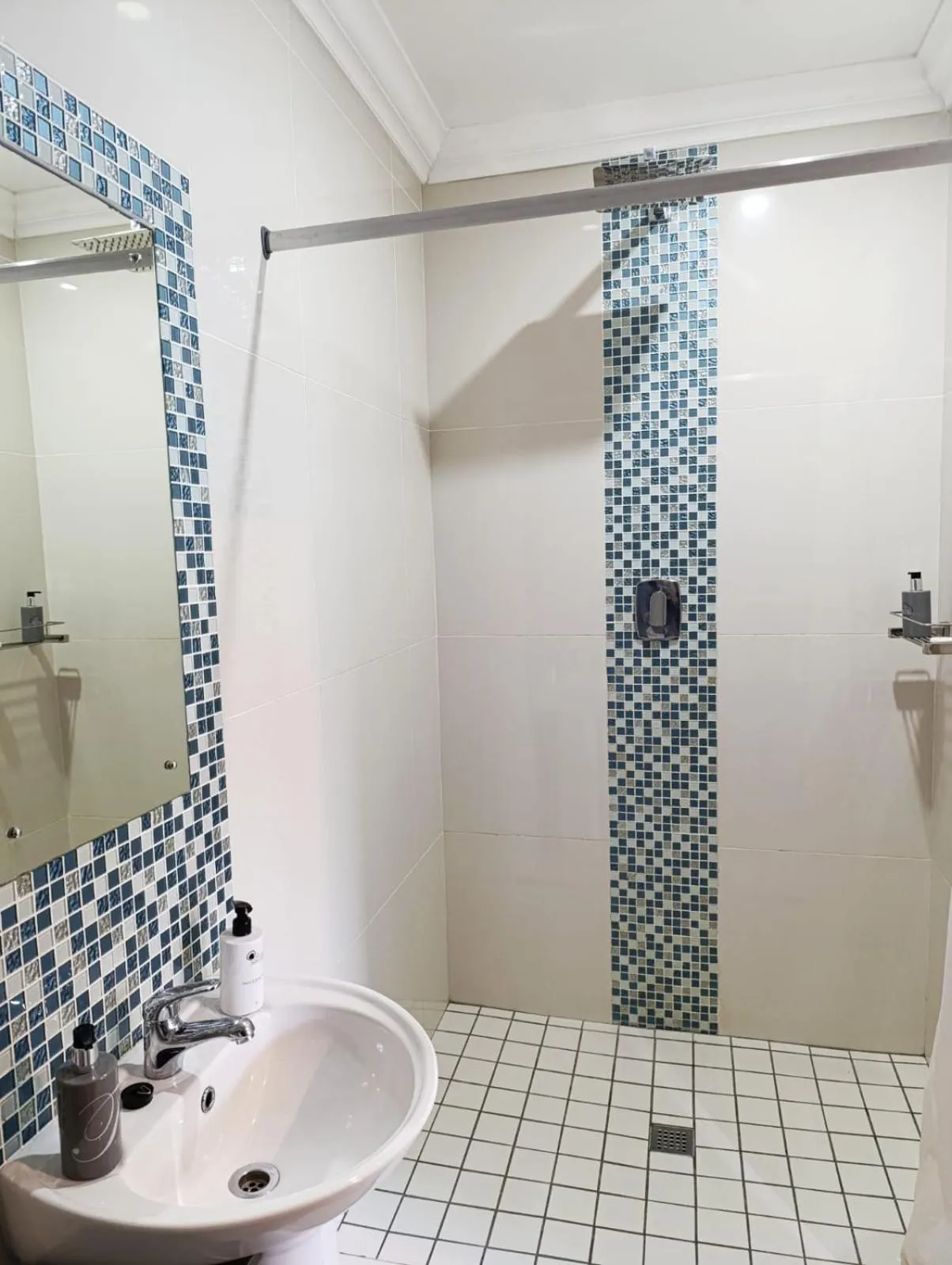 Shower in Reef View BnB