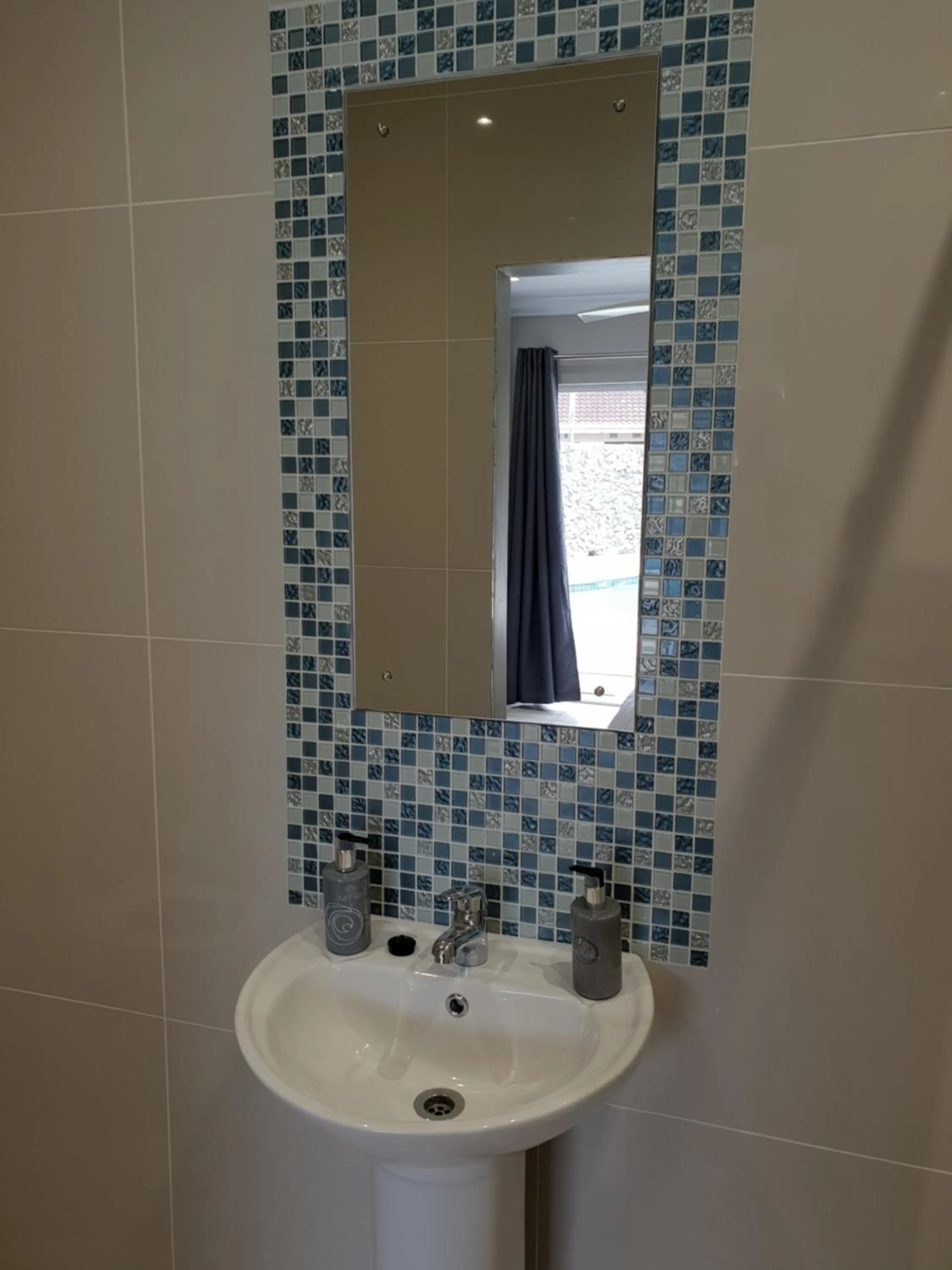 Bathroom in Reef View BnB