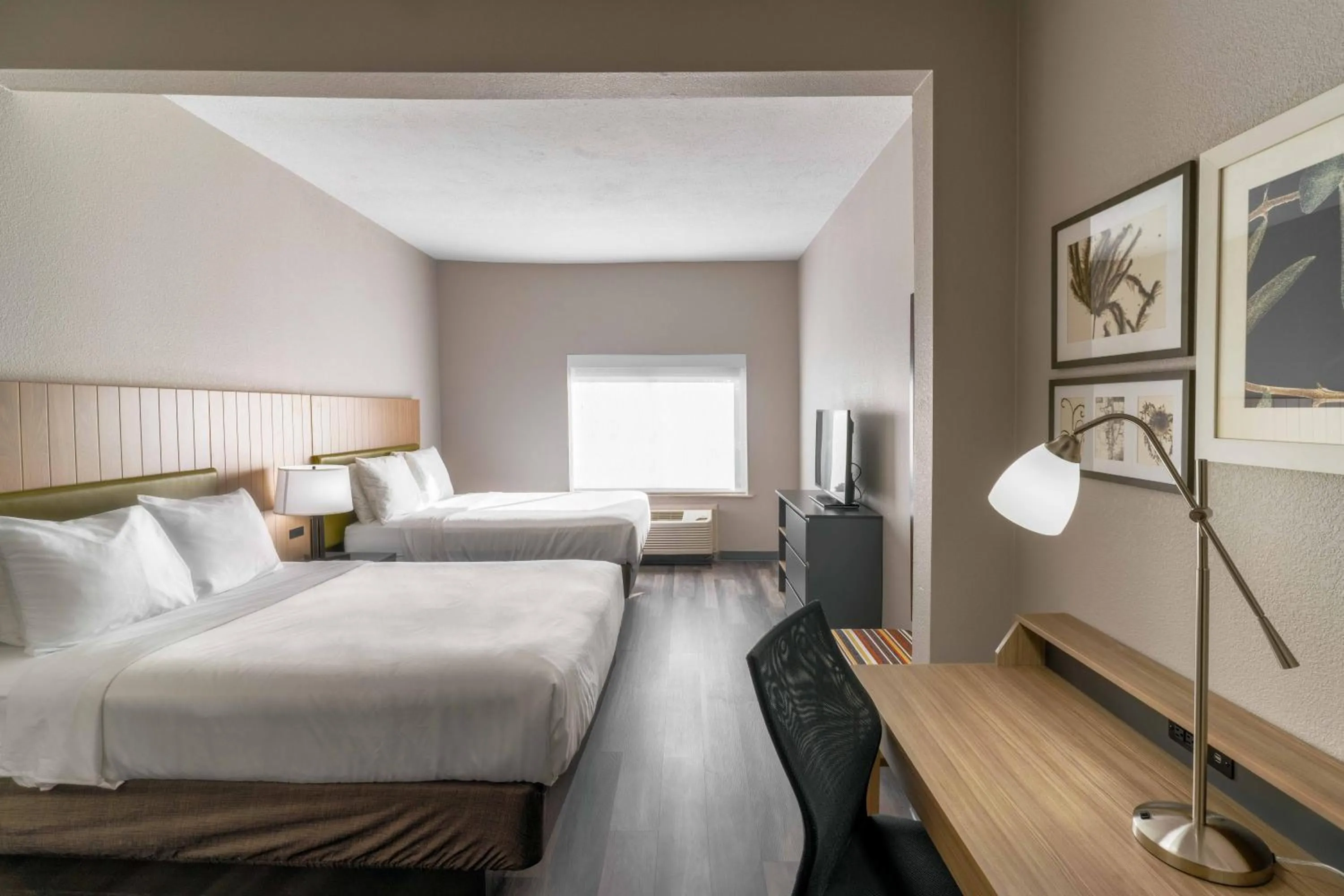 Photo of the whole room, Bed in Townhome Inn & Suites by IHG