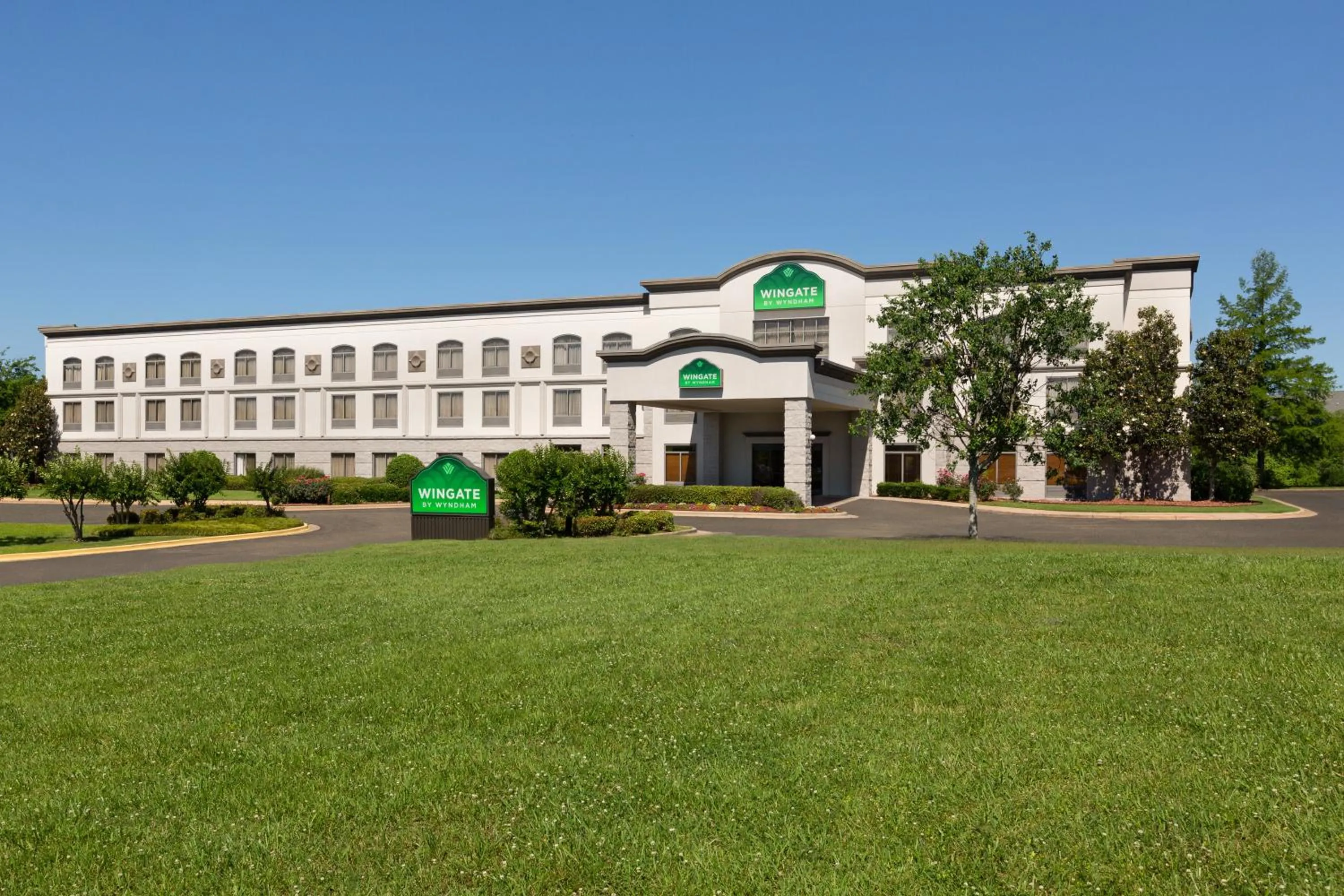 Property building in Wingate By Wyndham Montgomery