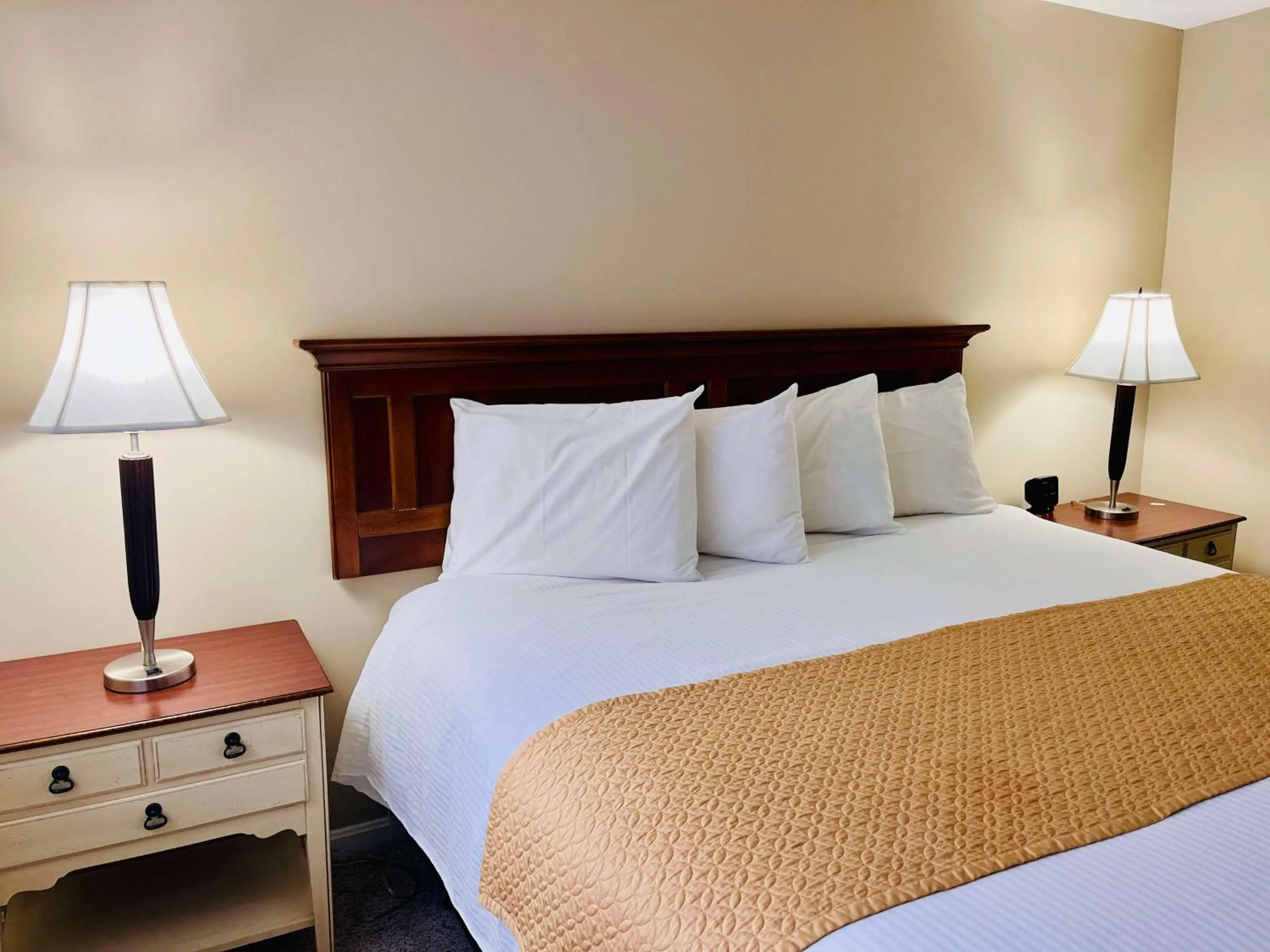 Bedroom, Bed in Nordic Village Condominium Resort