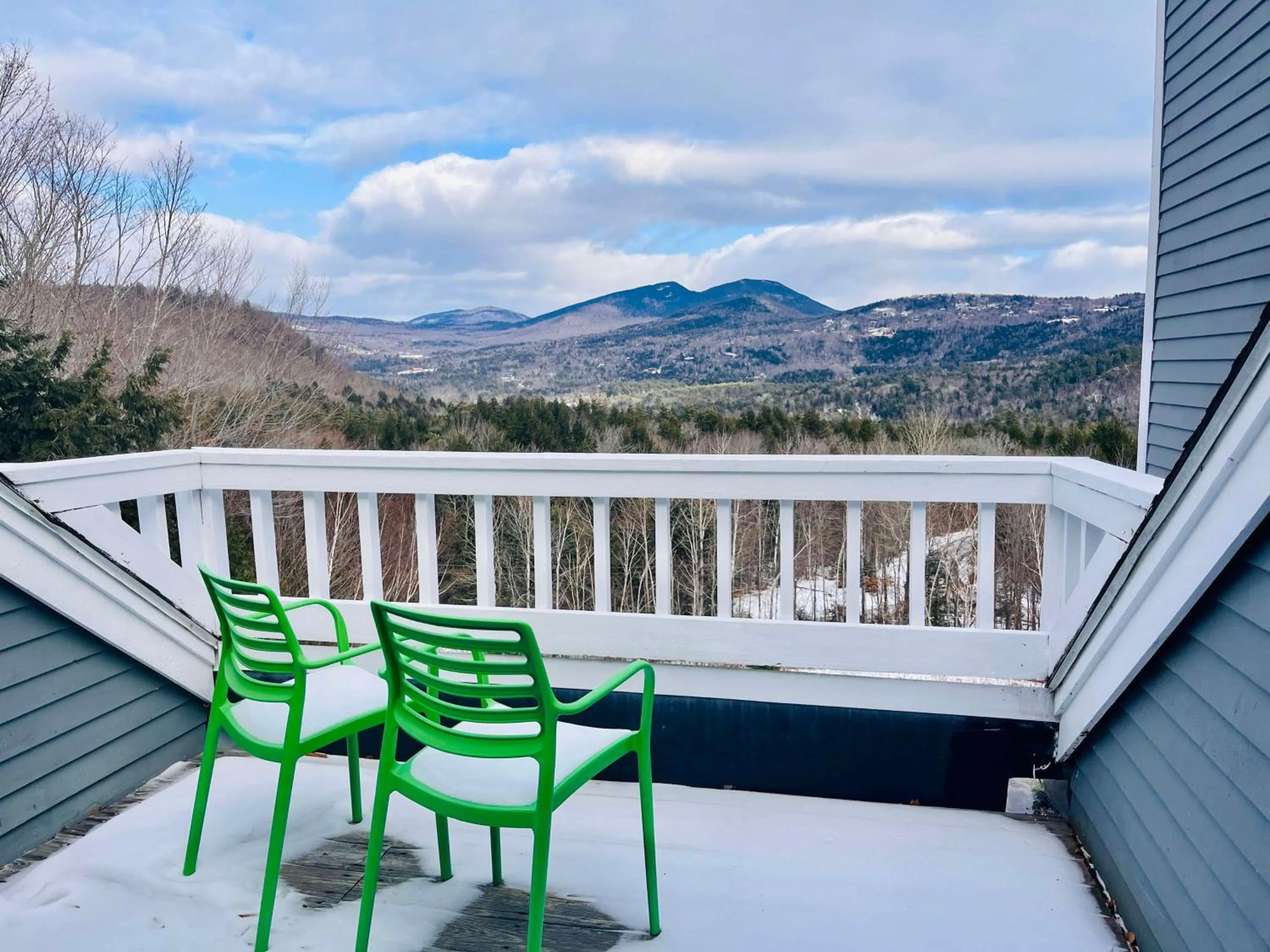 Highland Deluxe Apartment Mountain View Top Floor  in Nordic Village Condominium Resort