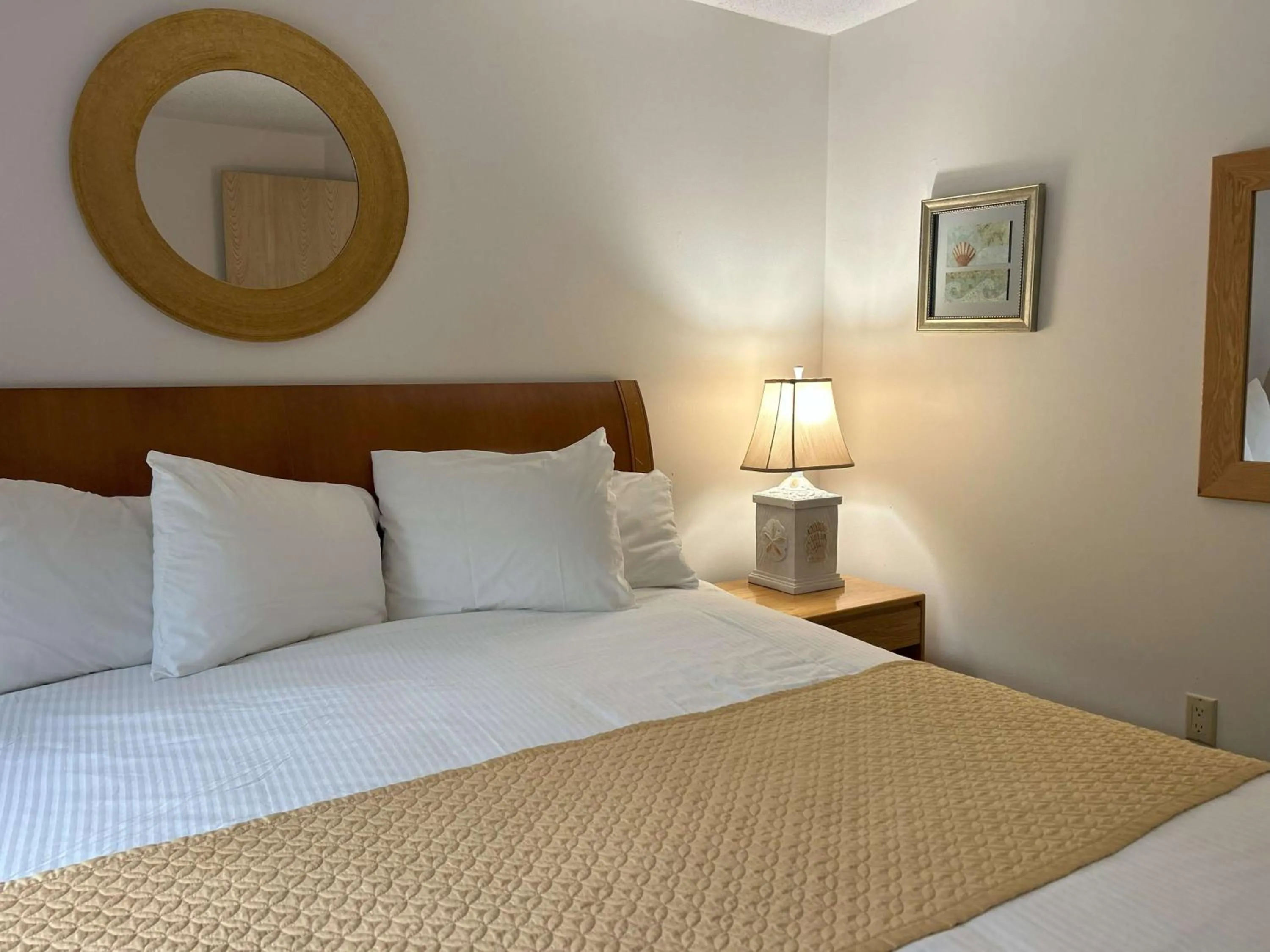 Bedroom, Bed in Nordic Village Condominium Resort