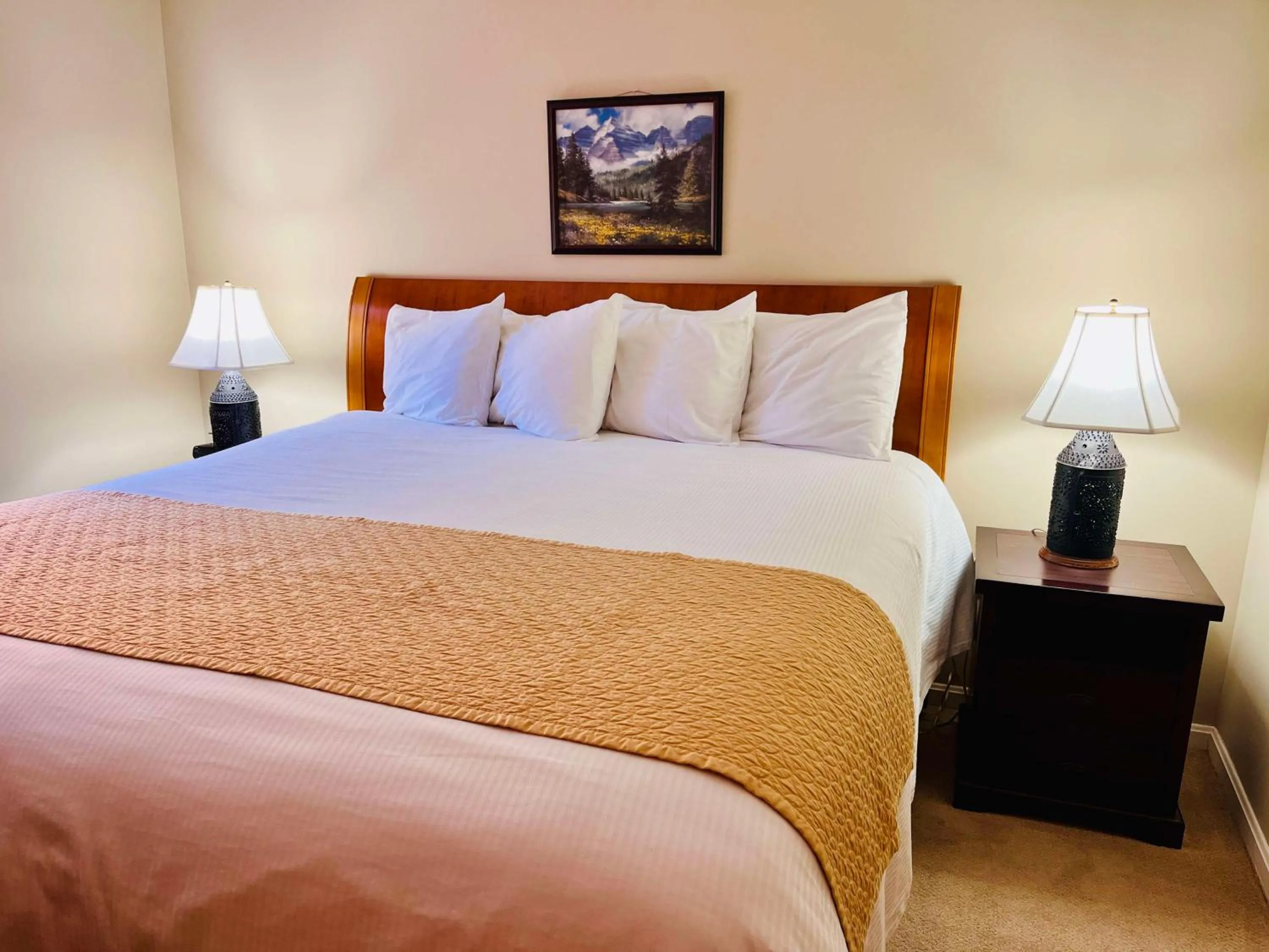 Bedroom, Bed in Nordic Village Condominium Resort