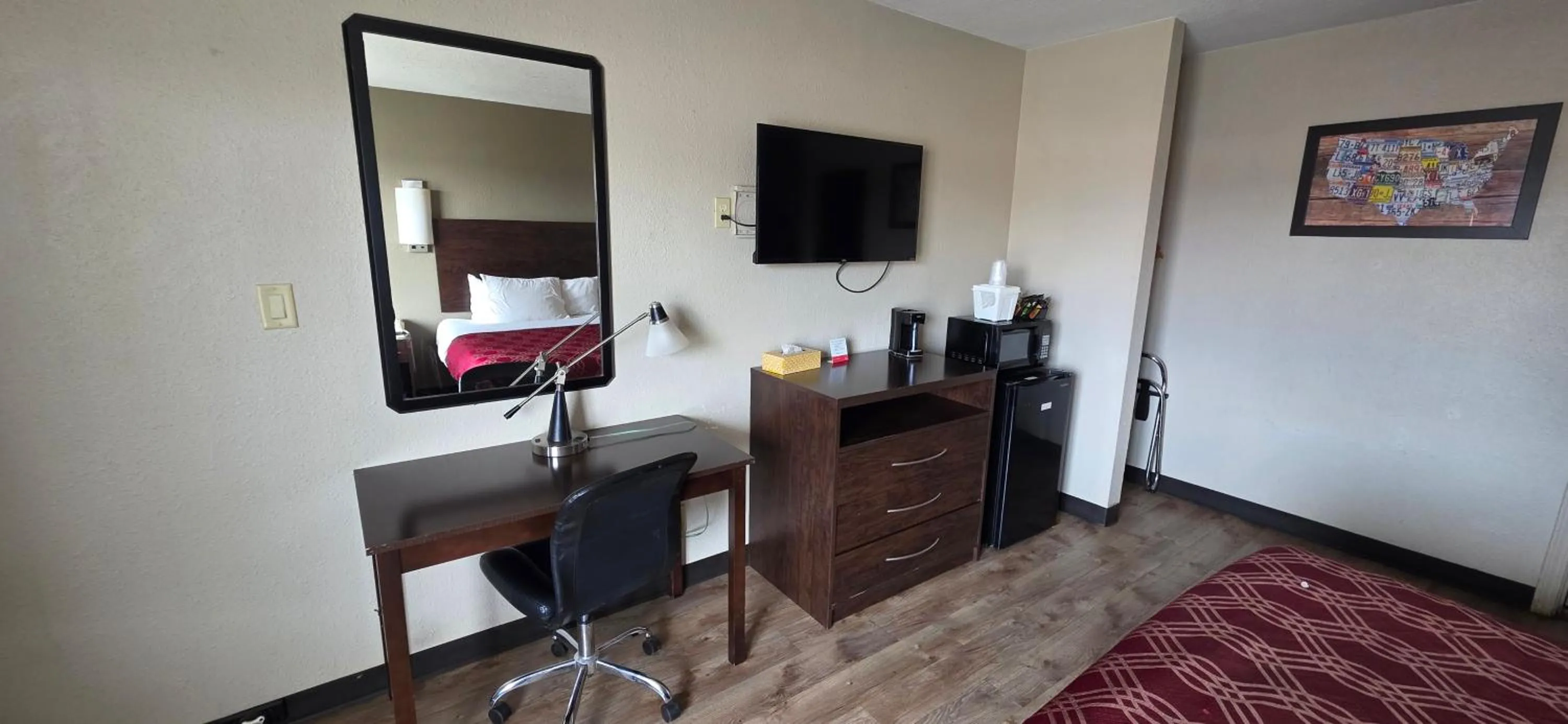 TV and multimedia, Bed in Econo Lodge Fort Knox