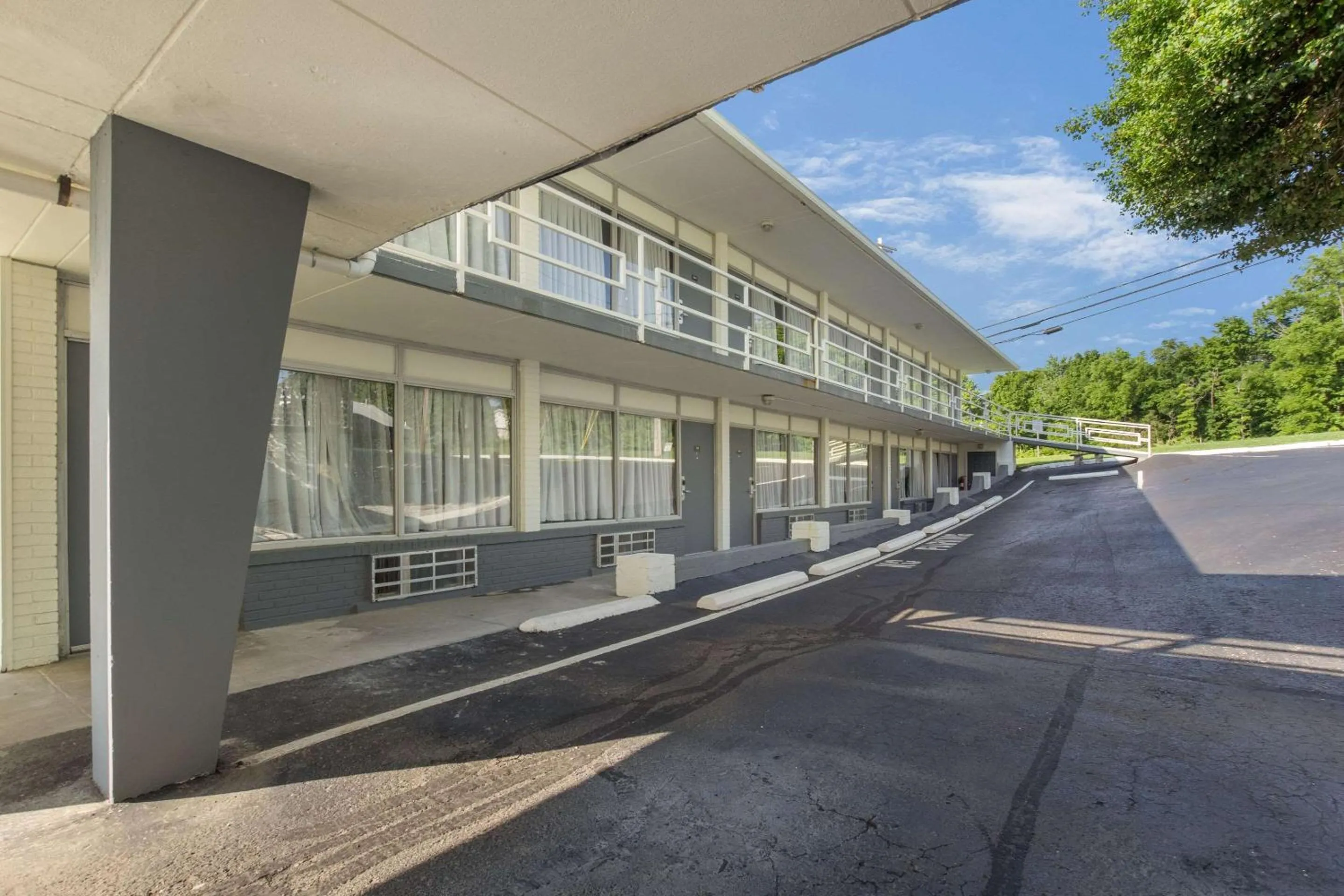Property building in Econo Lodge Fort Knox