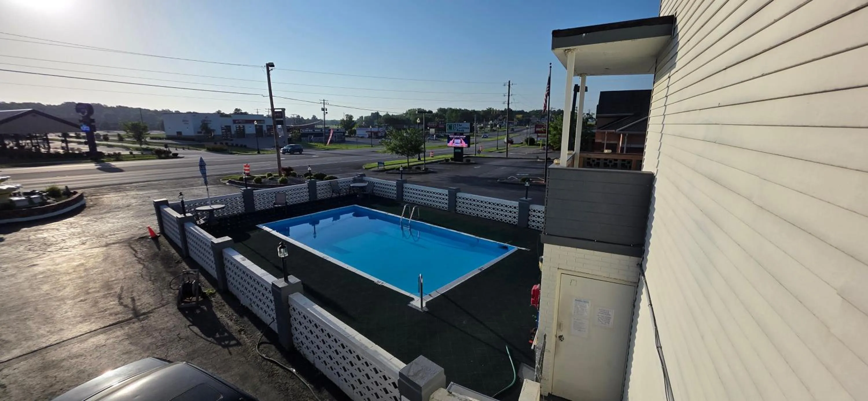 Swimming pool in Econo Lodge Fort Knox