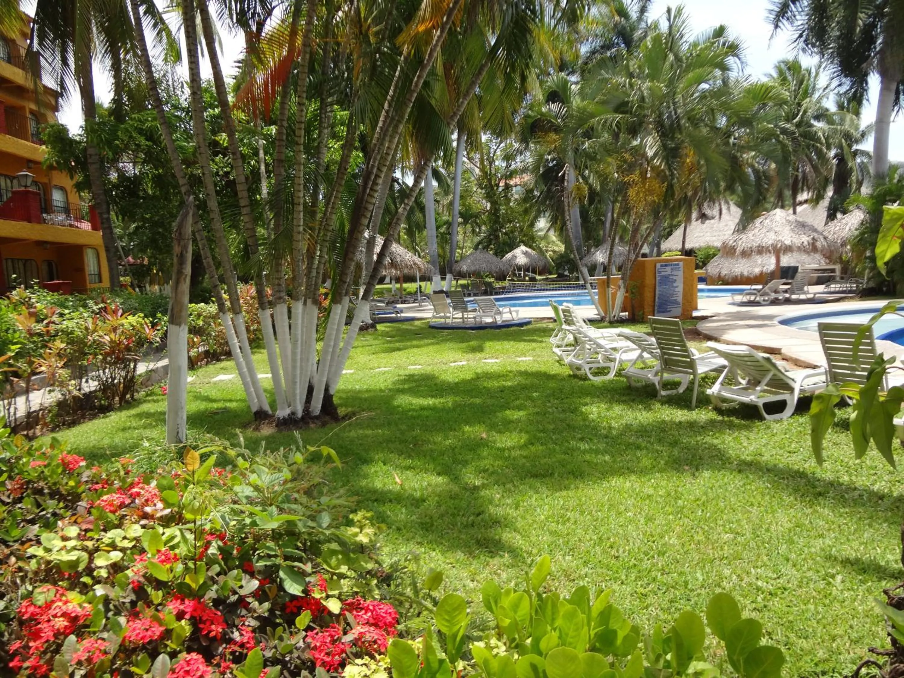 Garden in Hotel Puerta Del Mar Ixtapa