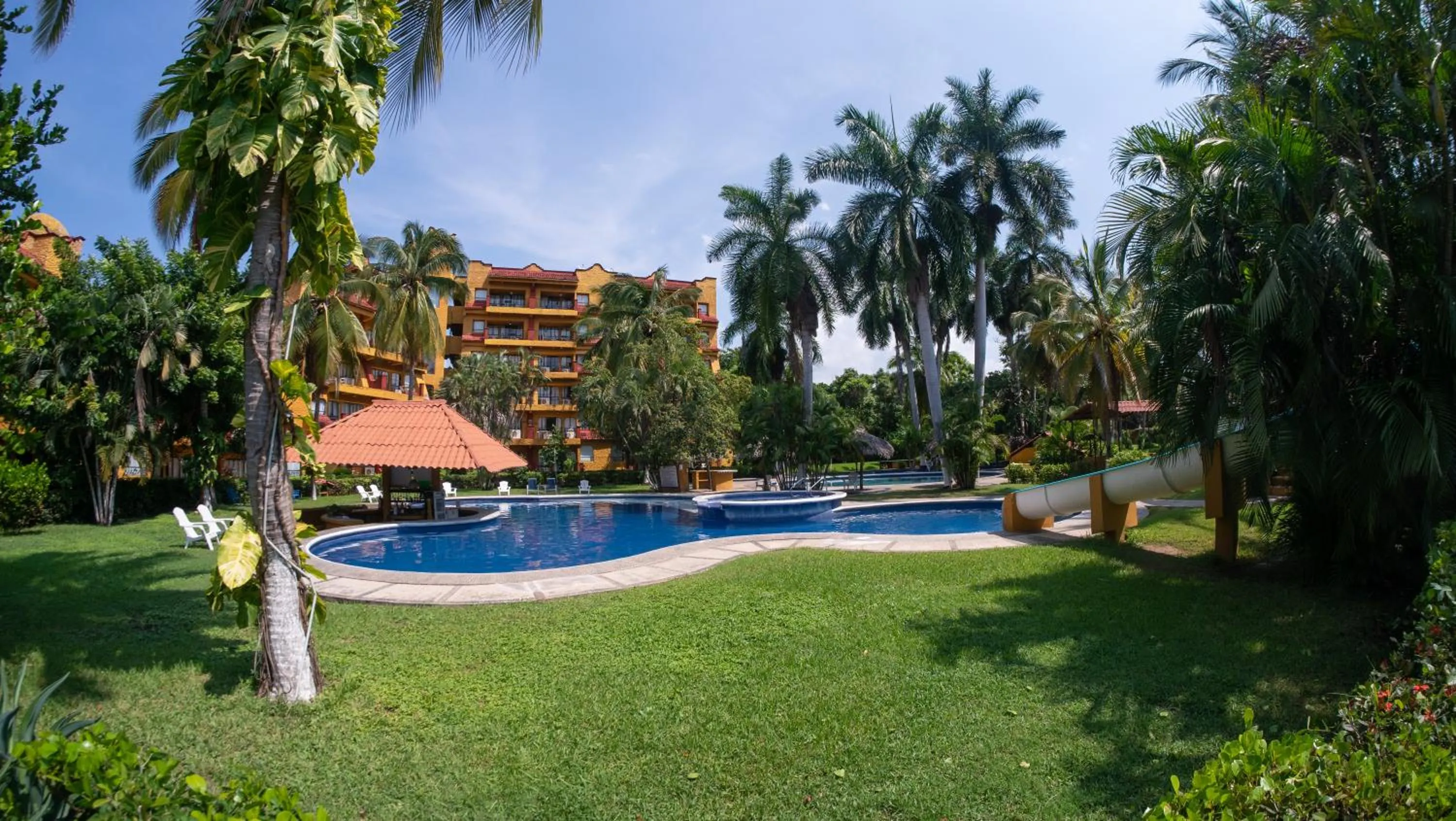 Garden in Hotel Puerta Del Mar Ixtapa