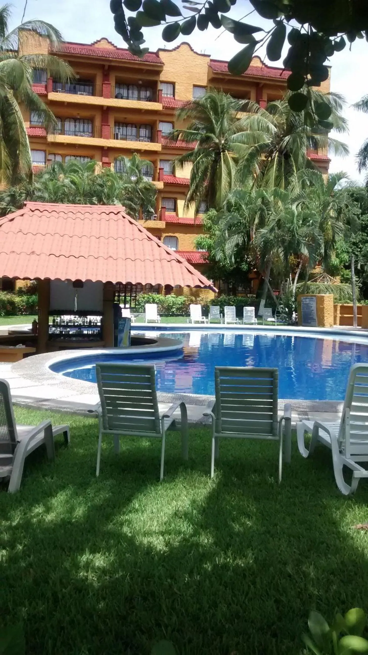 Swimming pool in Hotel Puerta Del Mar Ixtapa