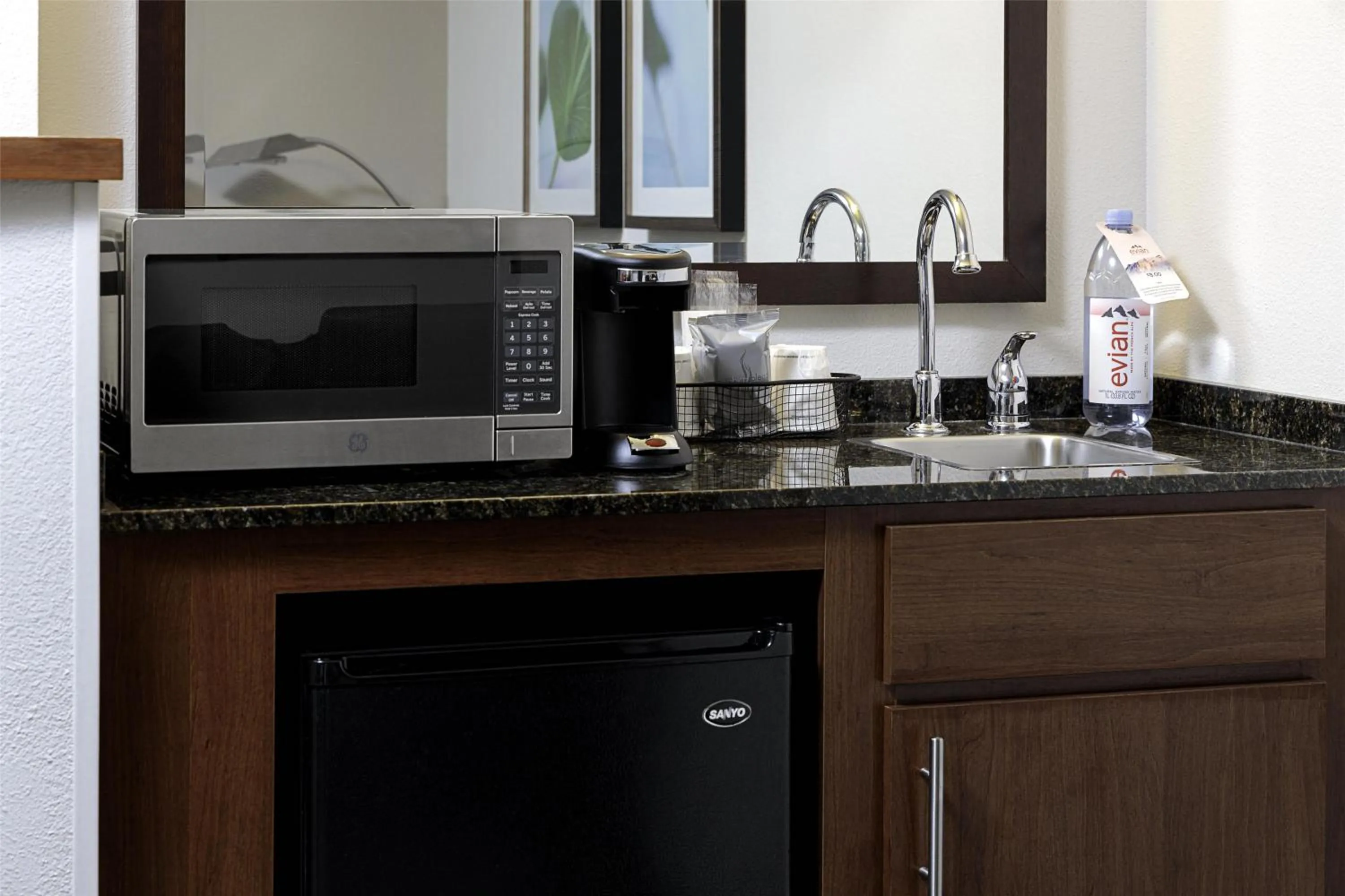 Bedroom in Hyatt Place Charlotte Airport Billy Graham Parkway