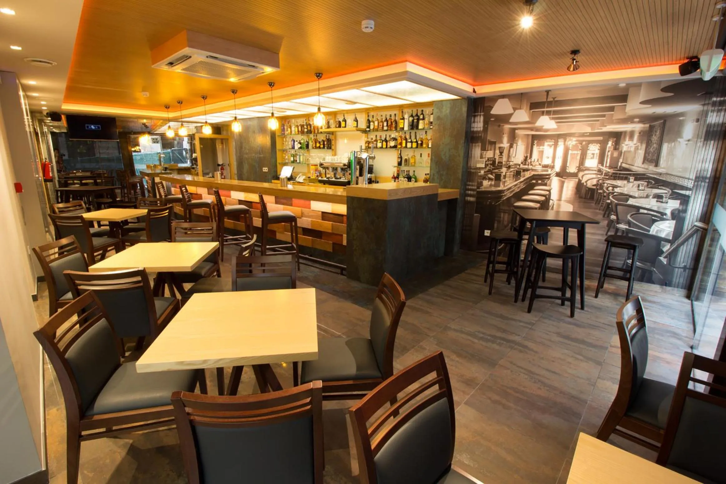 Restaurant/places to eat in Hotel Novo Cándido