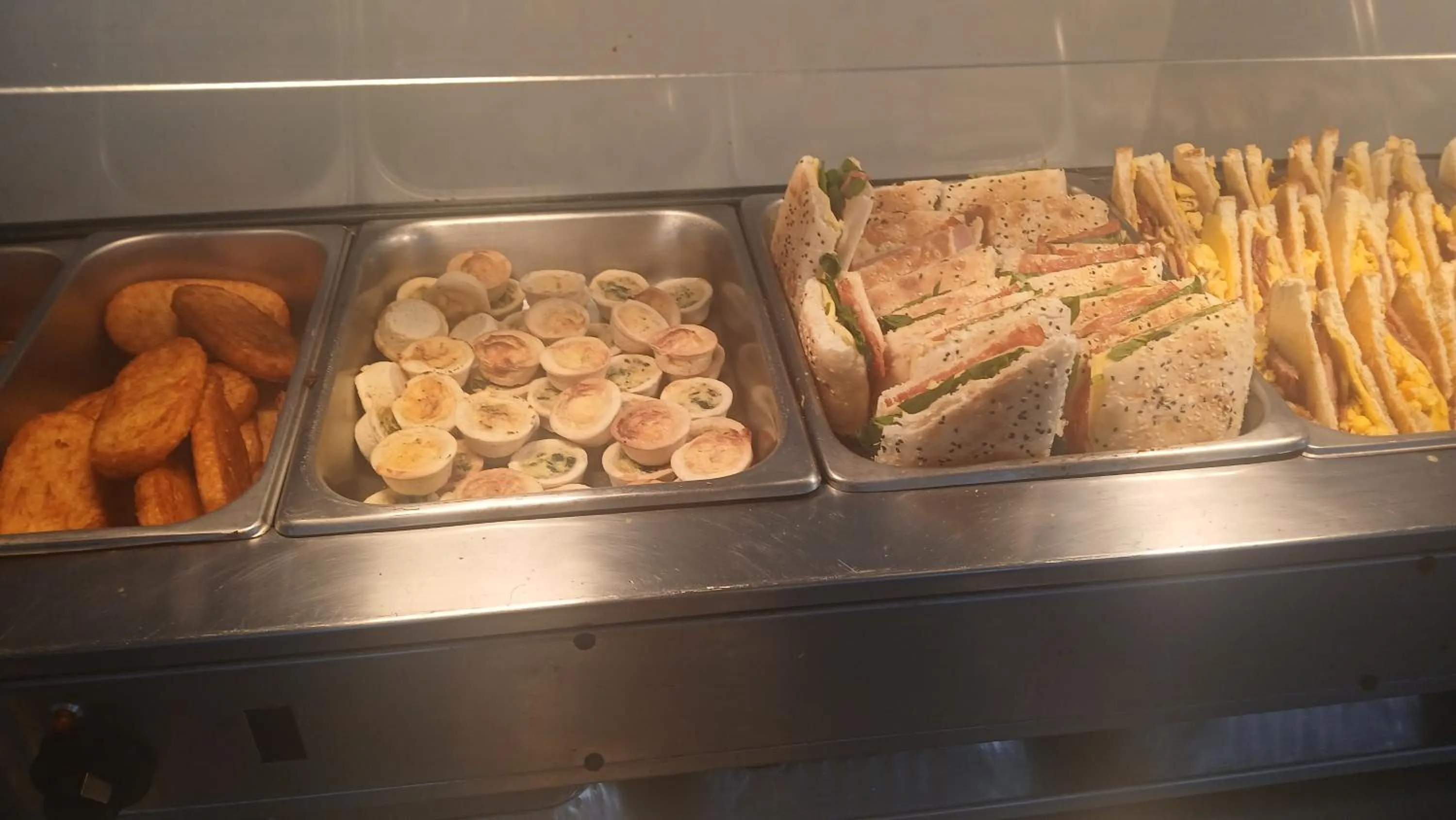 Food and drinks in Ocean Views Motel Lakes Entrance