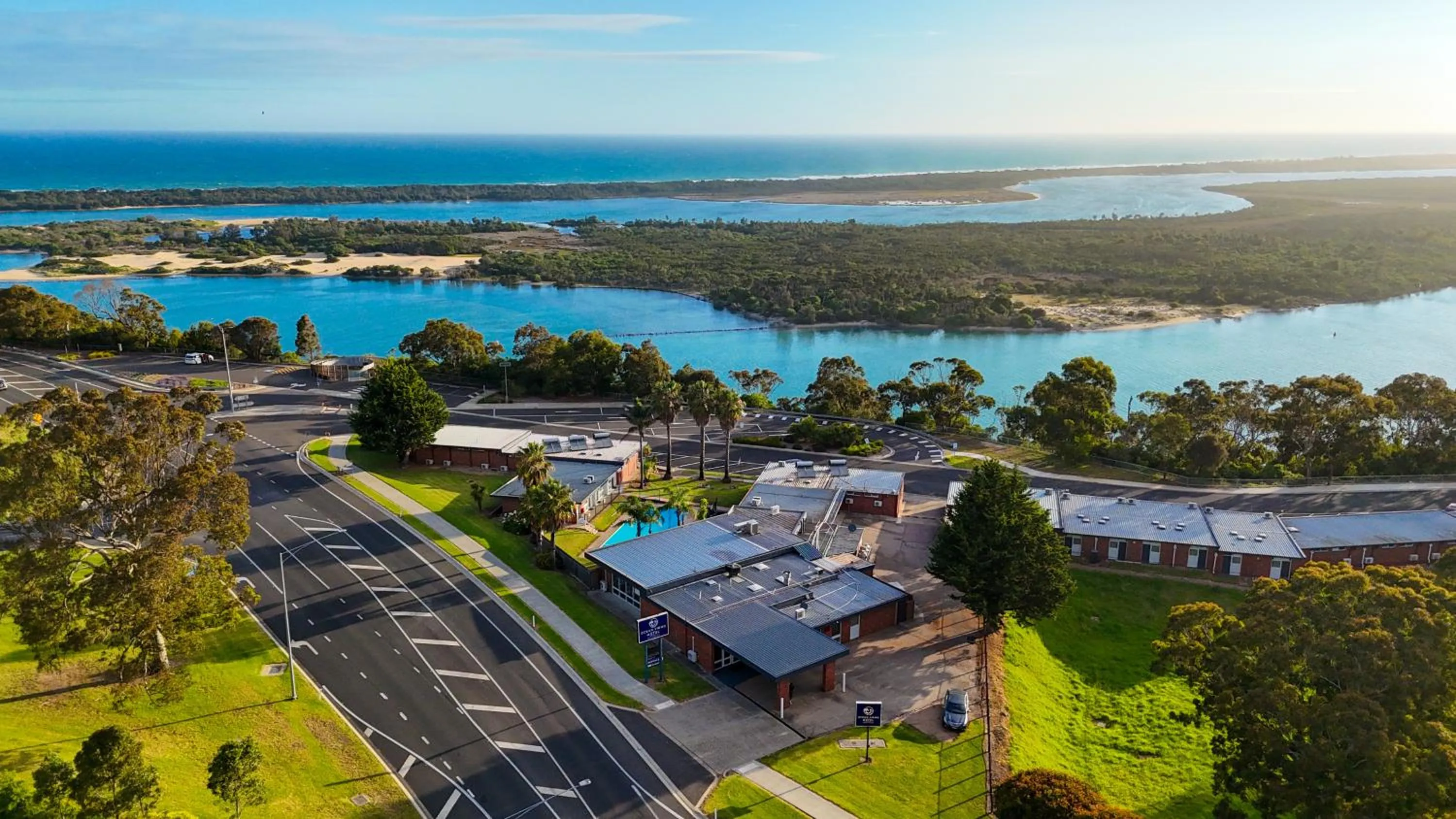 Property building in Ocean Views Motel Lakes Entrance