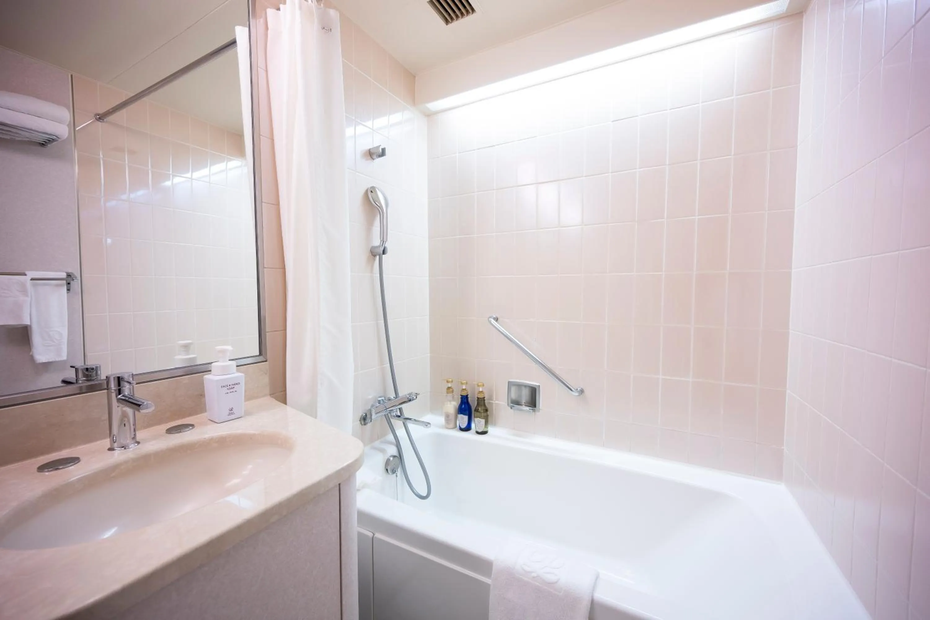 Bathroom in Tokyo Prince Hotel