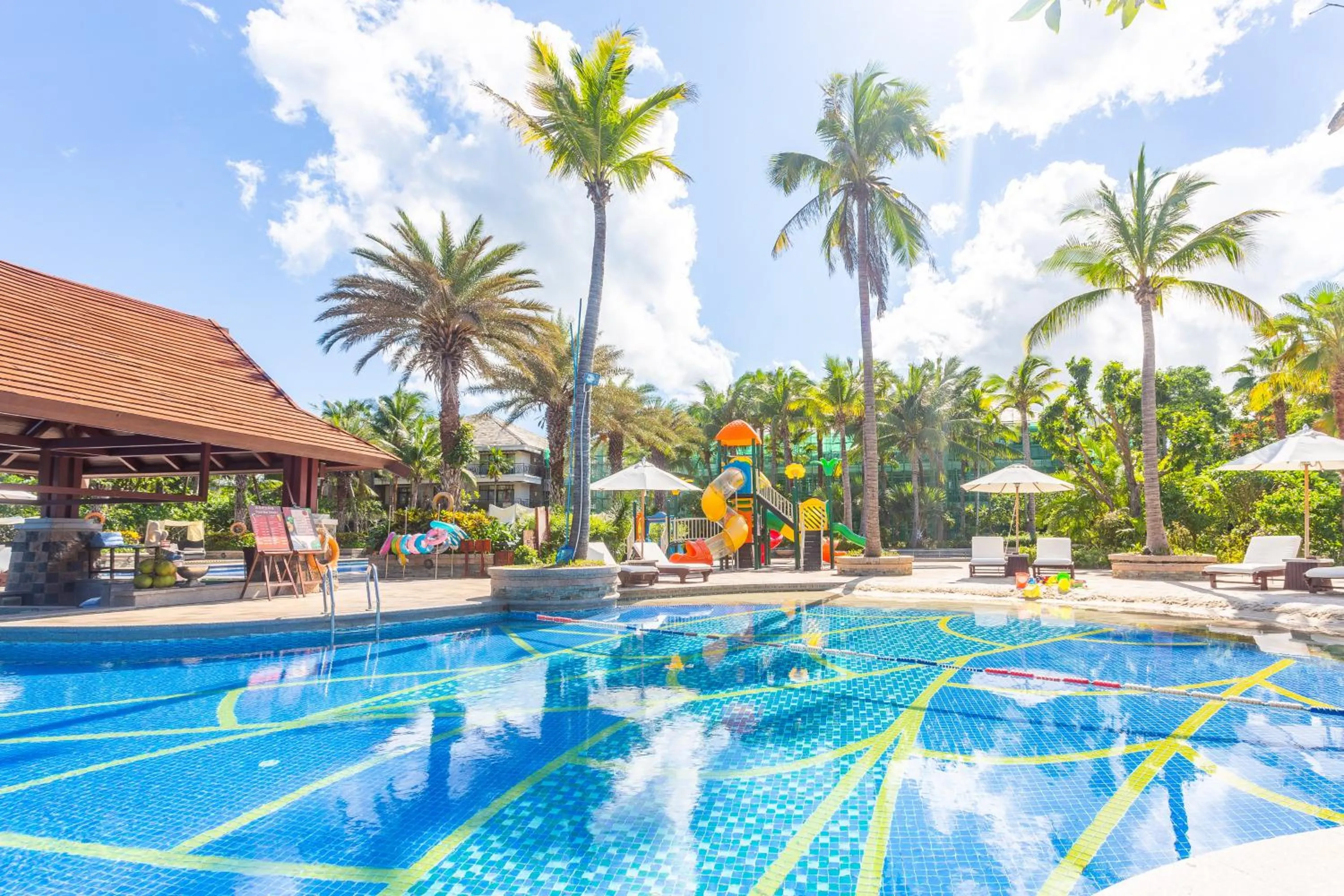 Day in Grand Metropark Villa Resort Sanya Yalong Bay