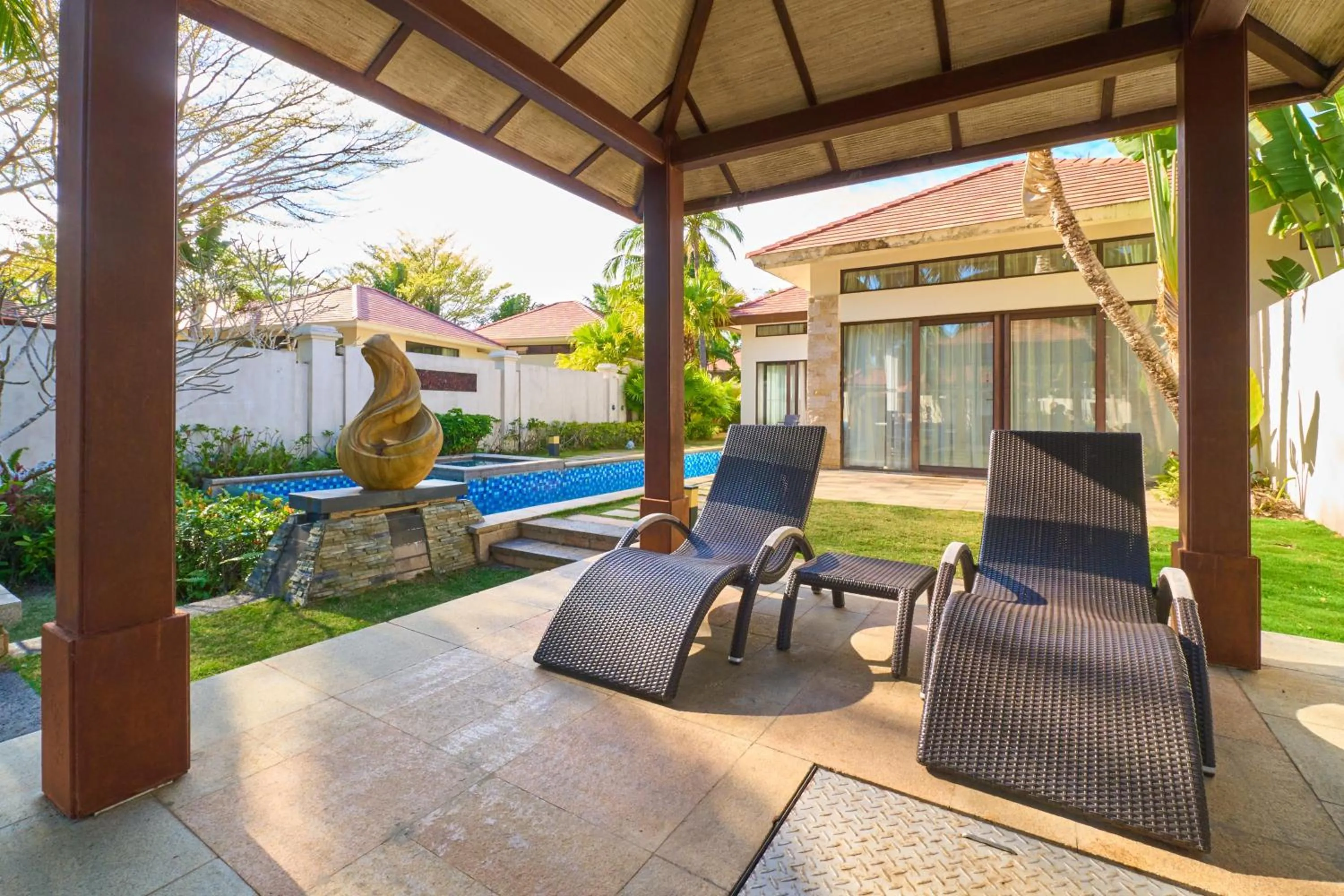 Balcony/Terrace in Grand Metropark Villa Resort Sanya Yalong Bay