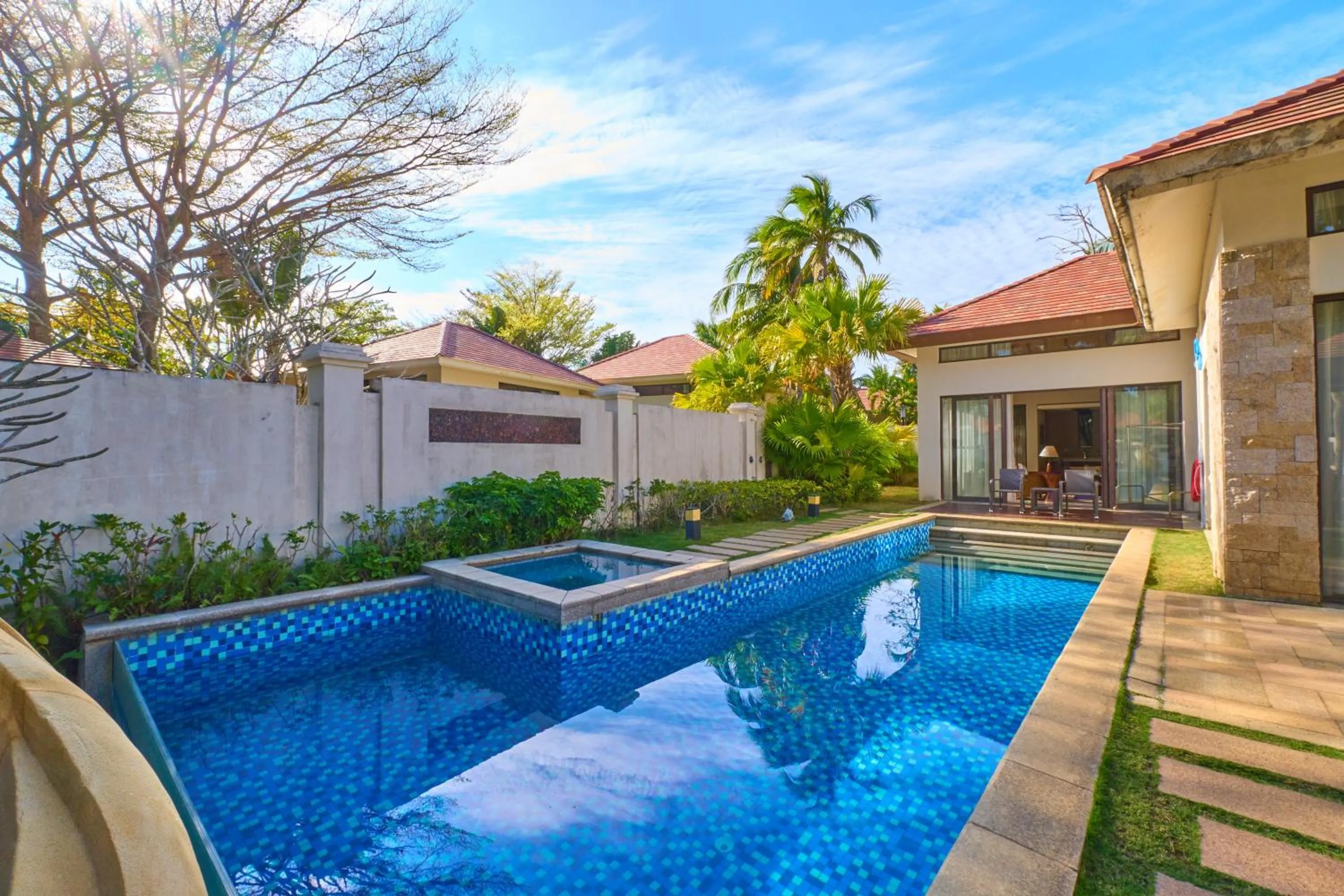 Property building in Grand Metropark Villa Resort Sanya Yalong Bay