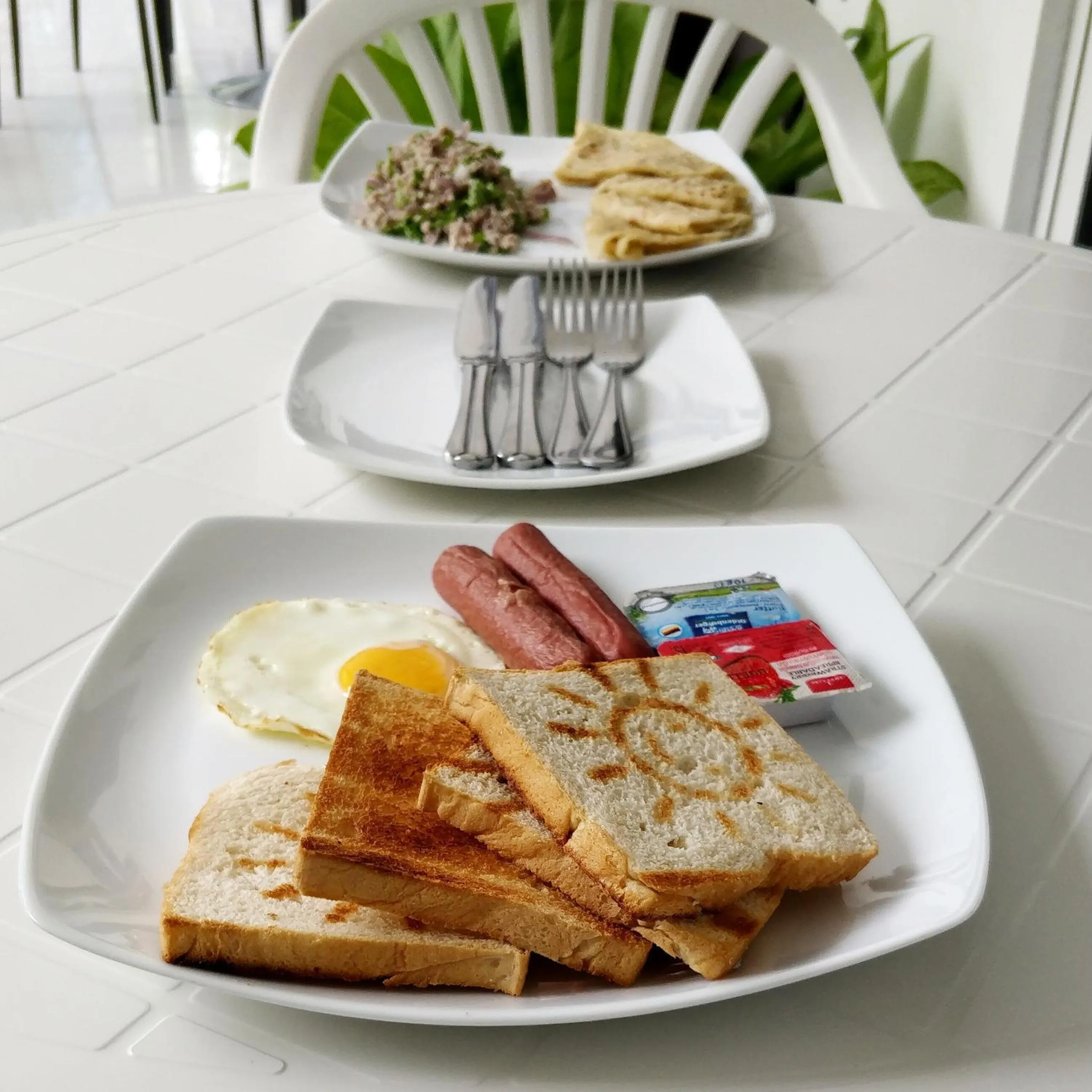 Restaurant/places to eat in Athiriveli