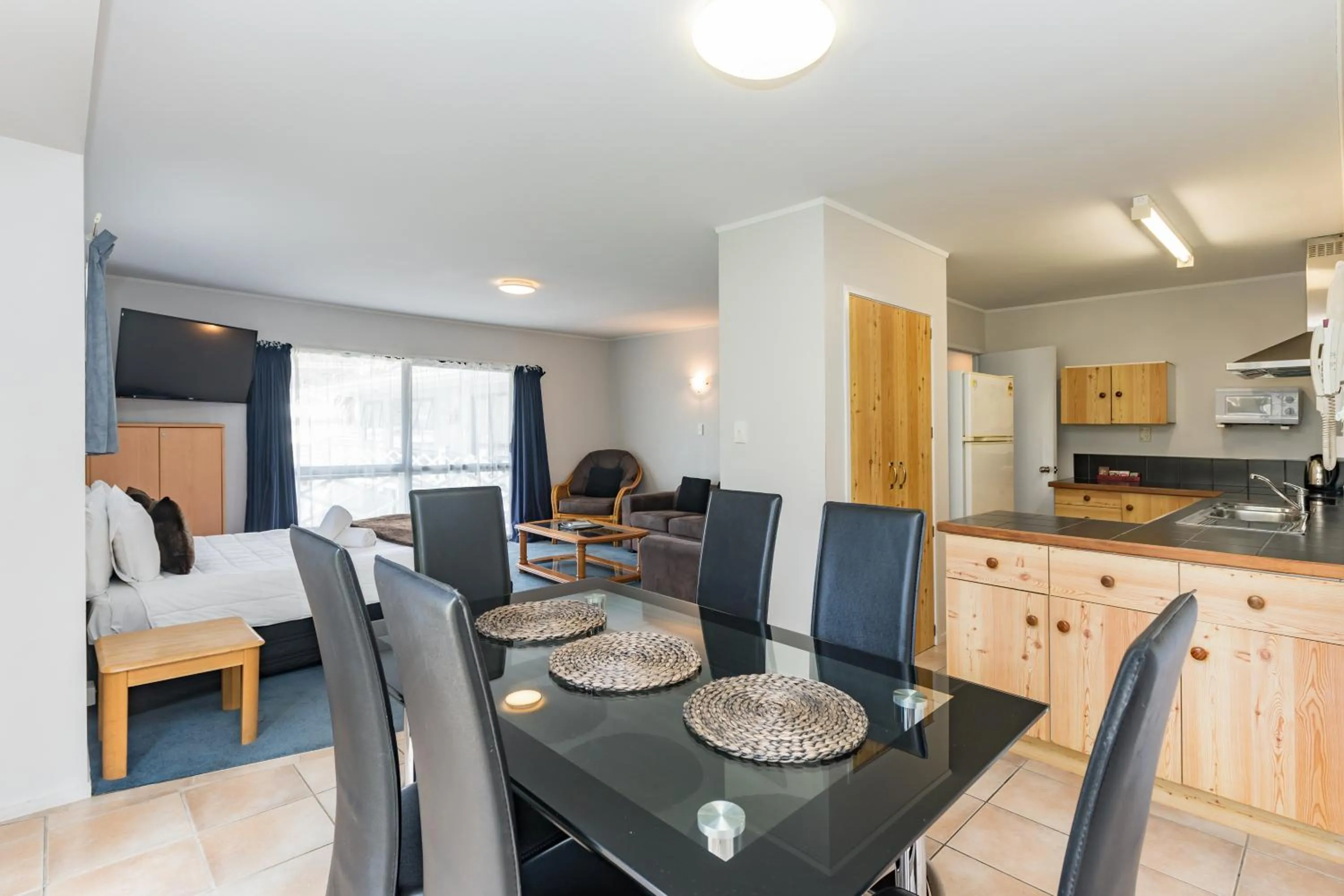 Kitchen or kitchenette in Dolphin Motel