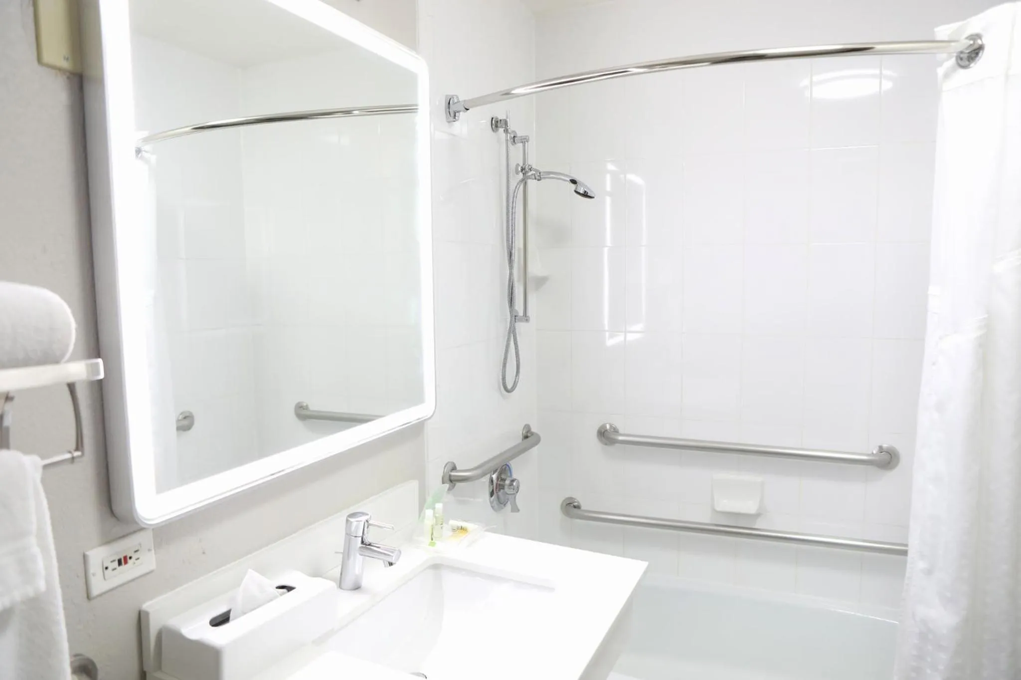 Bathroom in Holiday Inn Chicago/Oak Brook by IHG