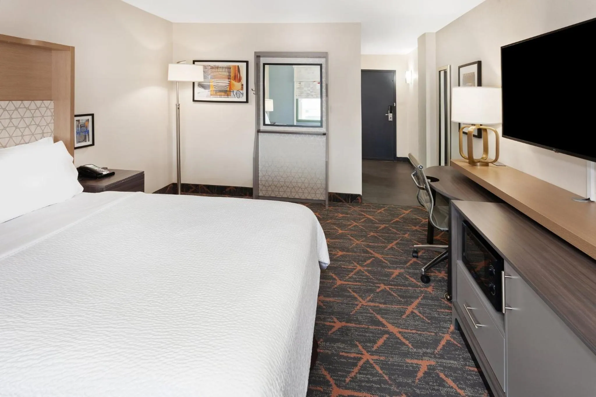 Photo of the whole room, Bed in Holiday Inn Chicago/Oak Brook by IHG