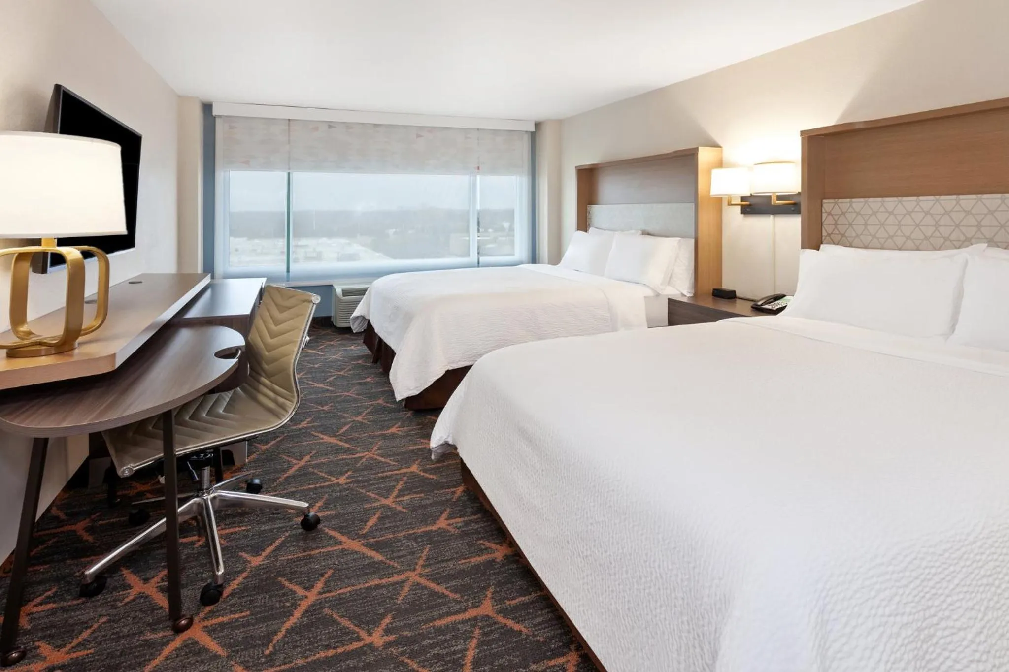 Photo of the whole room, Bed in Holiday Inn Chicago/Oak Brook by IHG