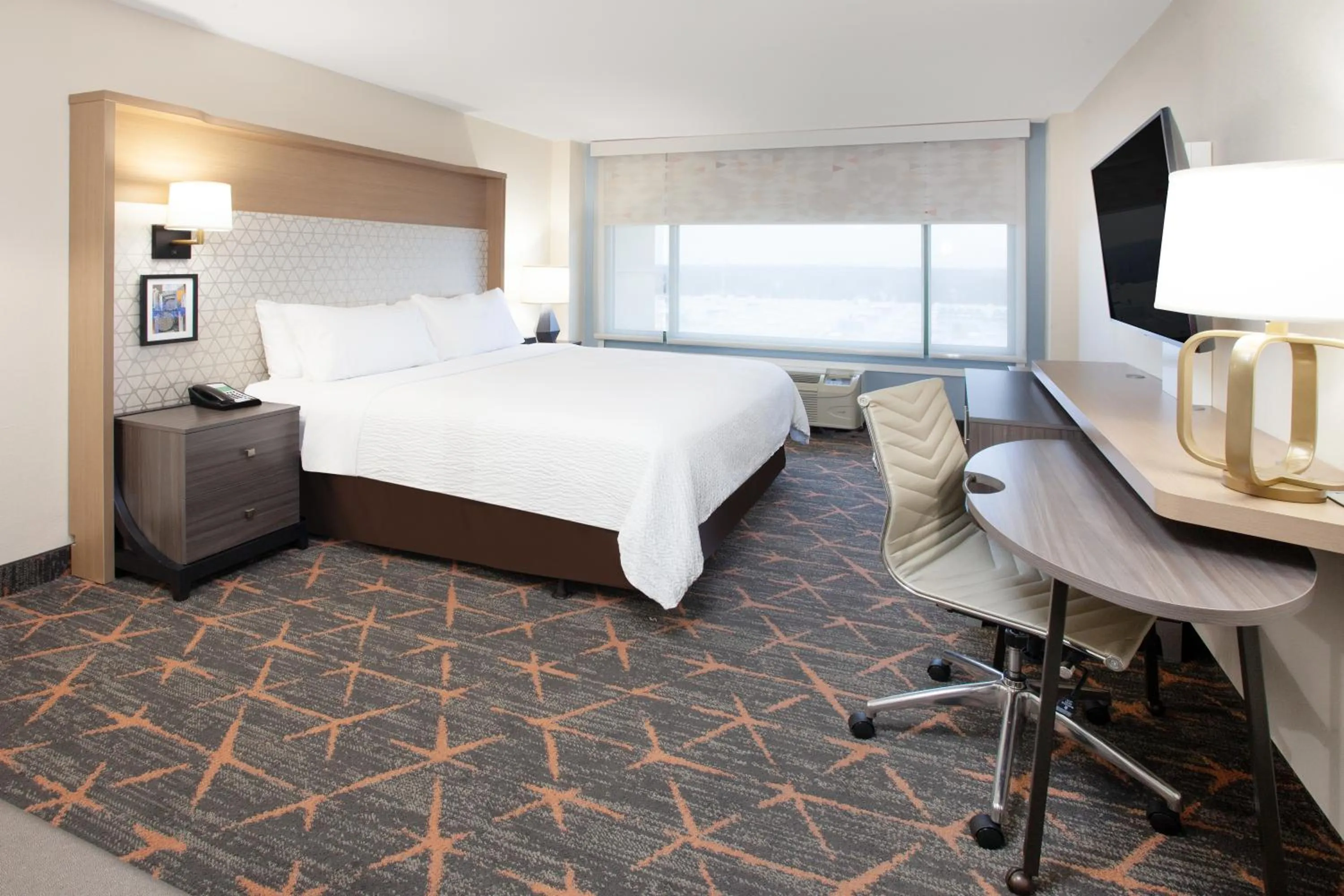 TV and multimedia, Bed in Holiday Inn Chicago/Oak Brook by IHG