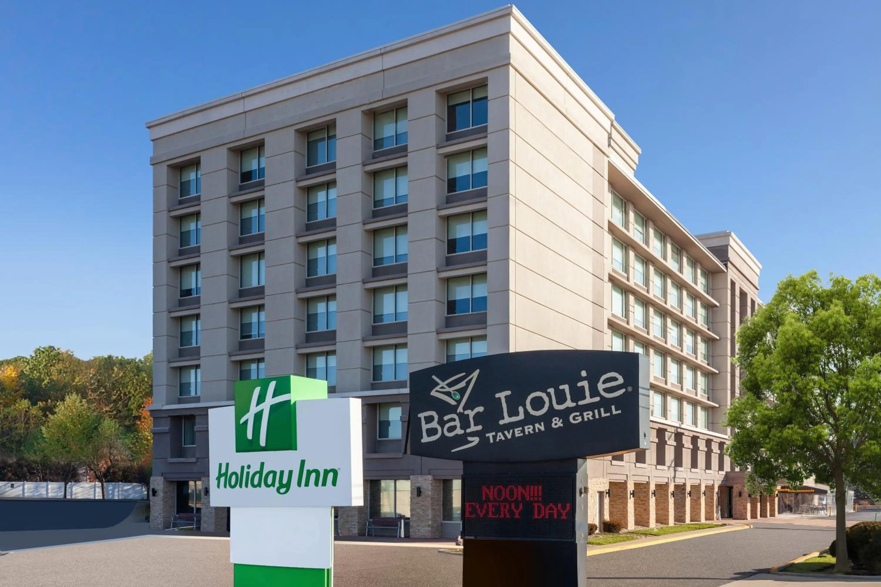 Property building in Holiday Inn Chicago/Oak Brook by IHG