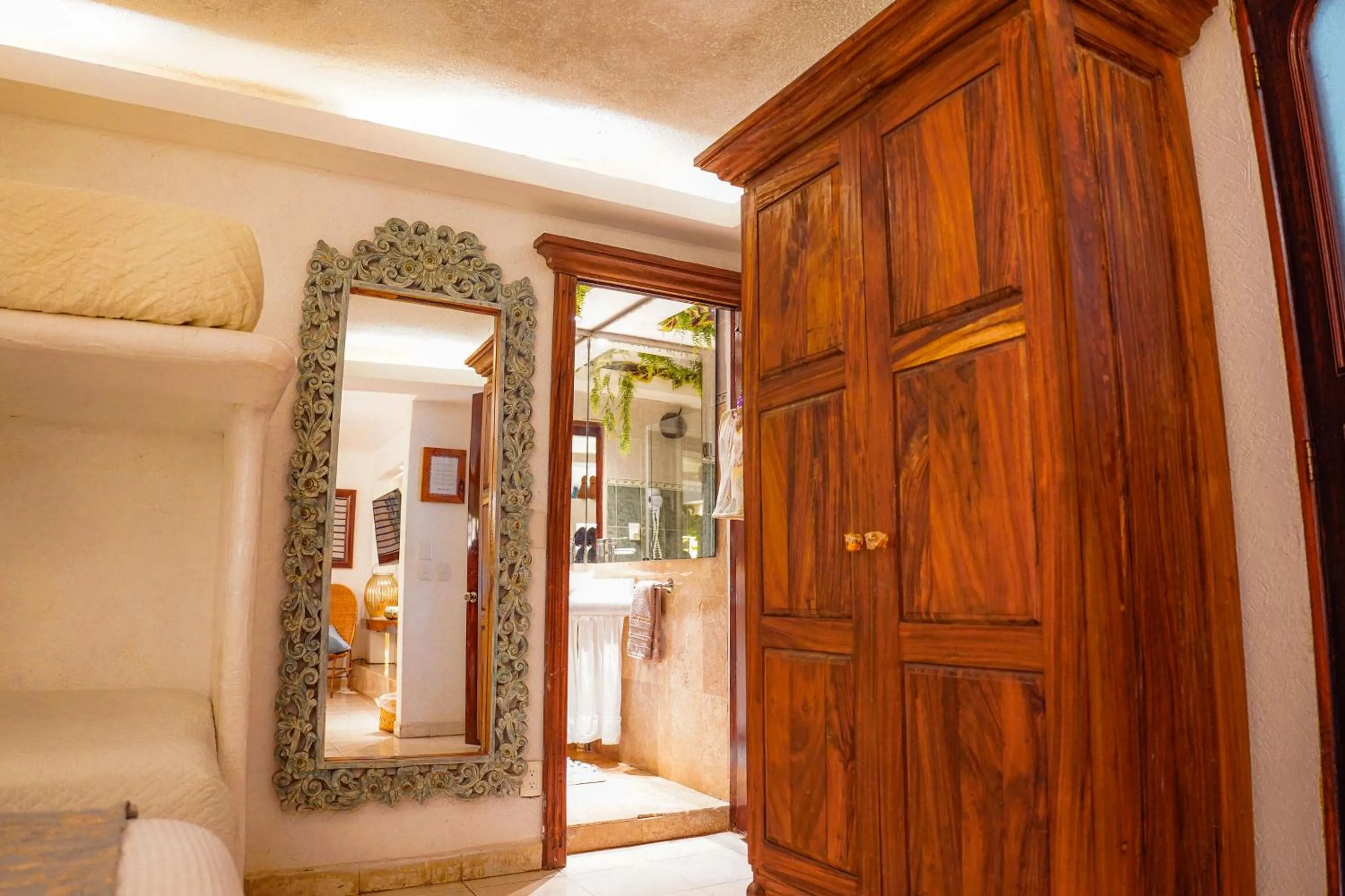 wardrobe in Casa Jaguar Hotel & Boutique