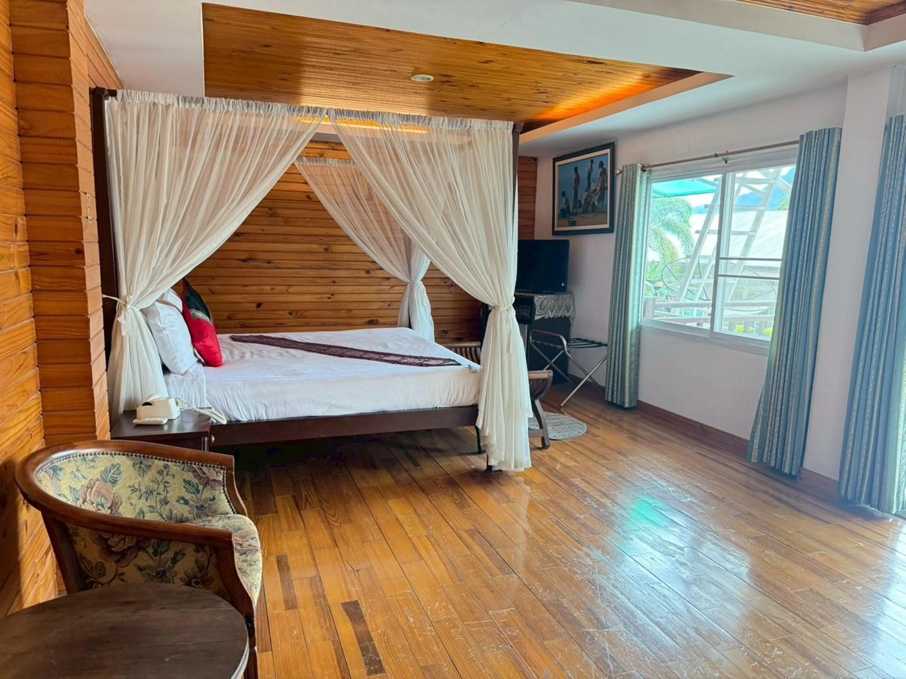 Photo of the whole room, Bed in Maekhong Delta Boutique Hotel