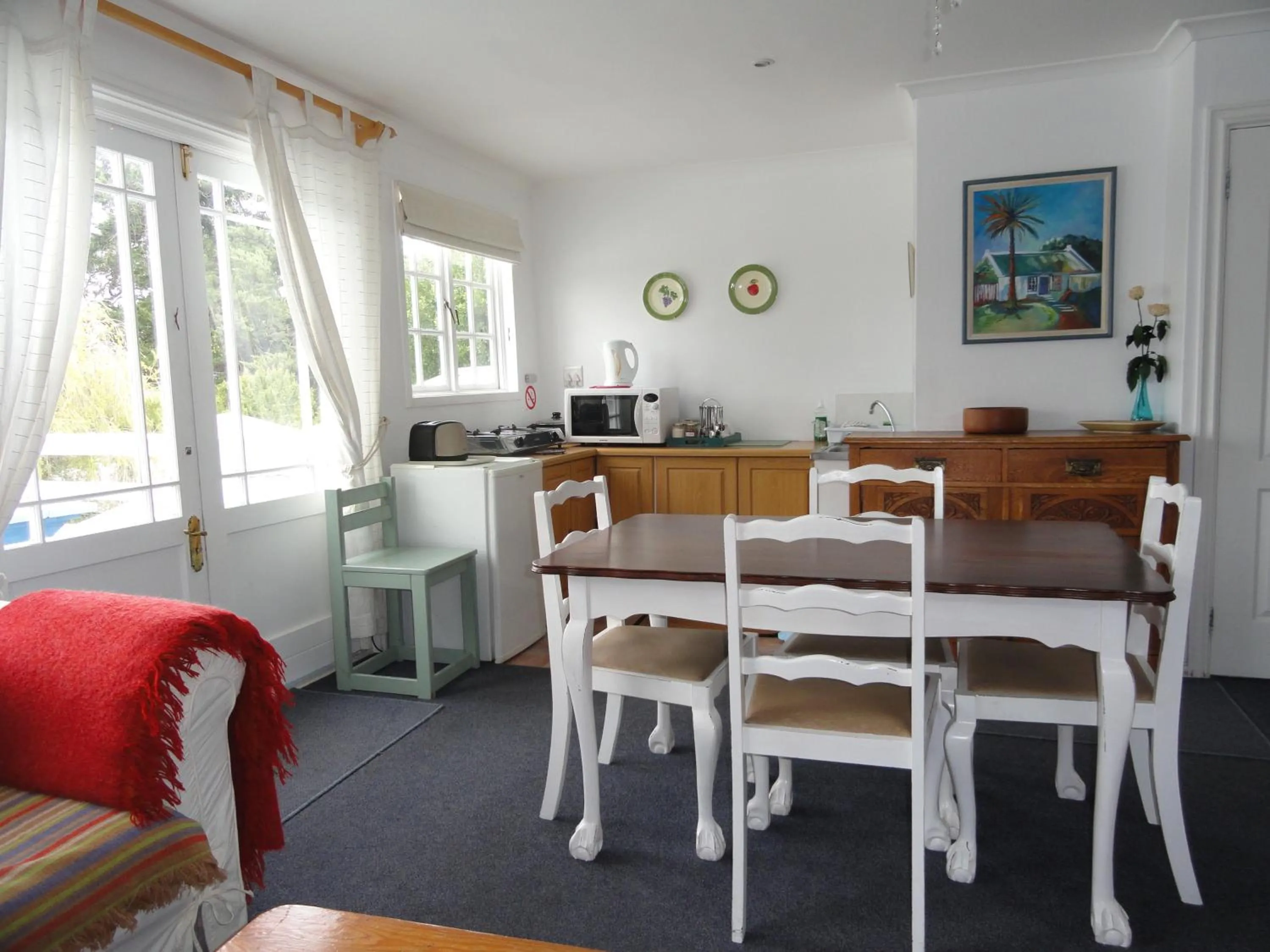 Kitchen or kitchenette in Eastbury Cottage