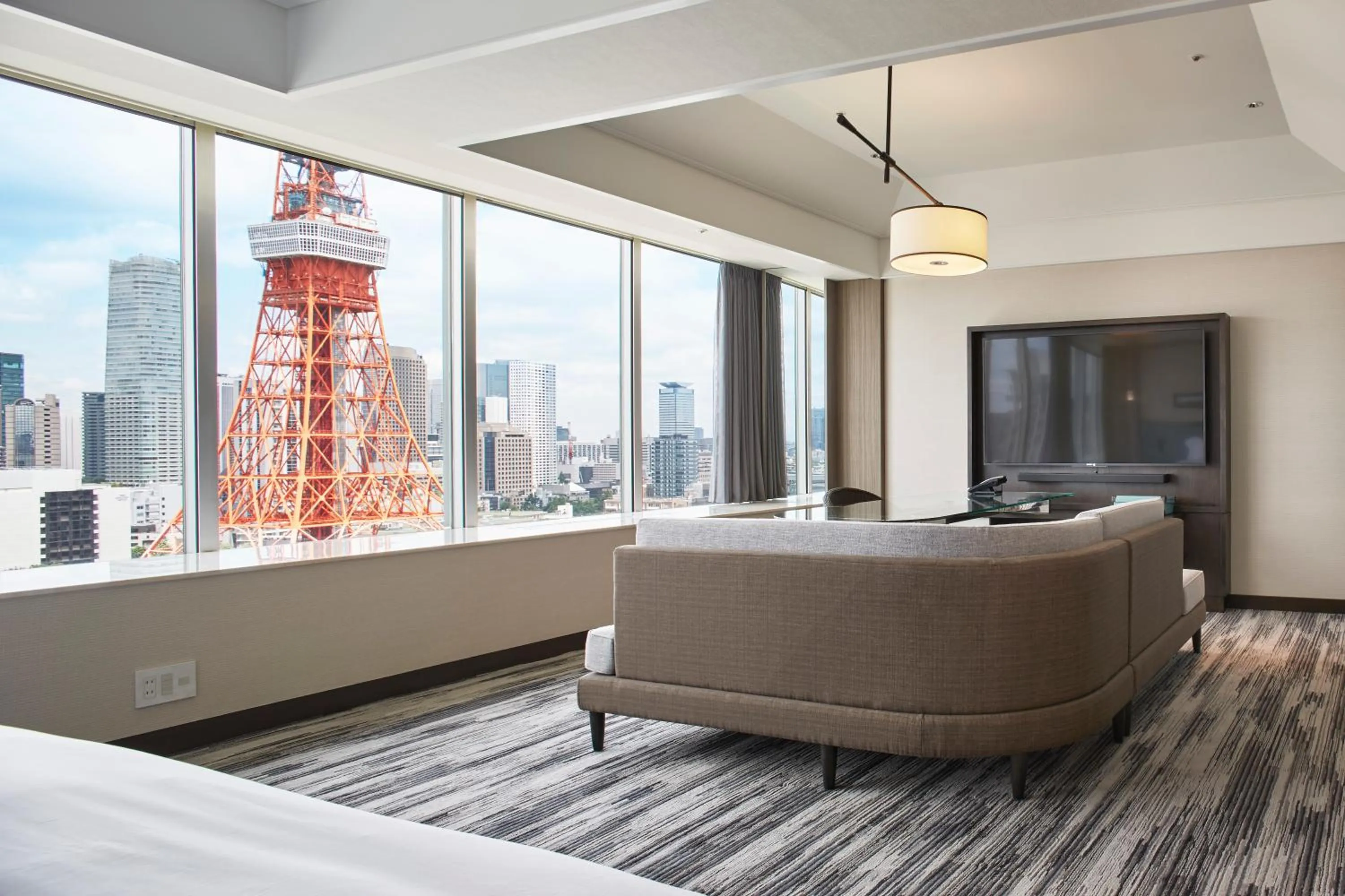 Landmark view, Bed in The Prince Park Tower Tokyo - Preferred Hotels & Resorts, LVX Collection