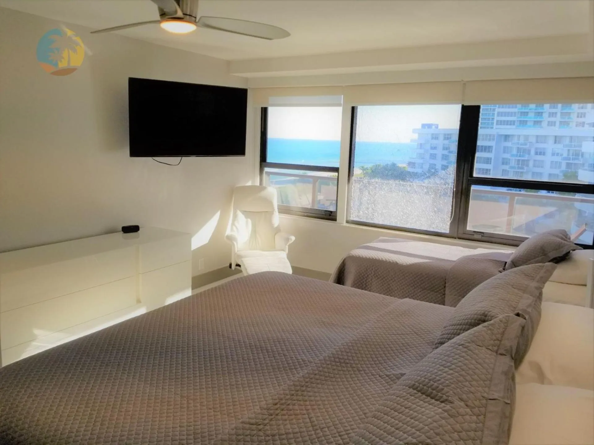 Bed in Luxury Beach Resort - HORA RENTALS