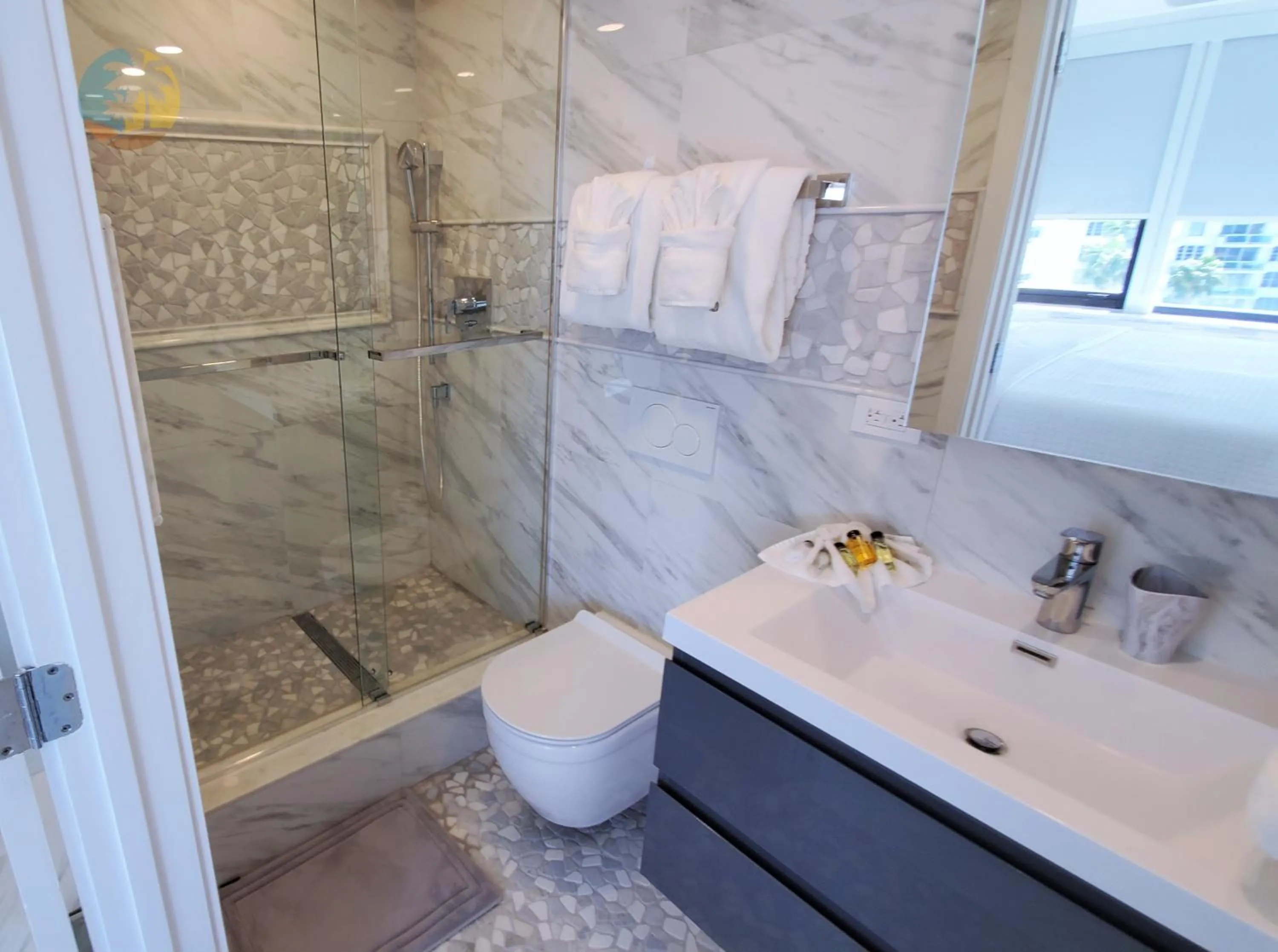 Luxury Beach Resort - HORA RENTALS