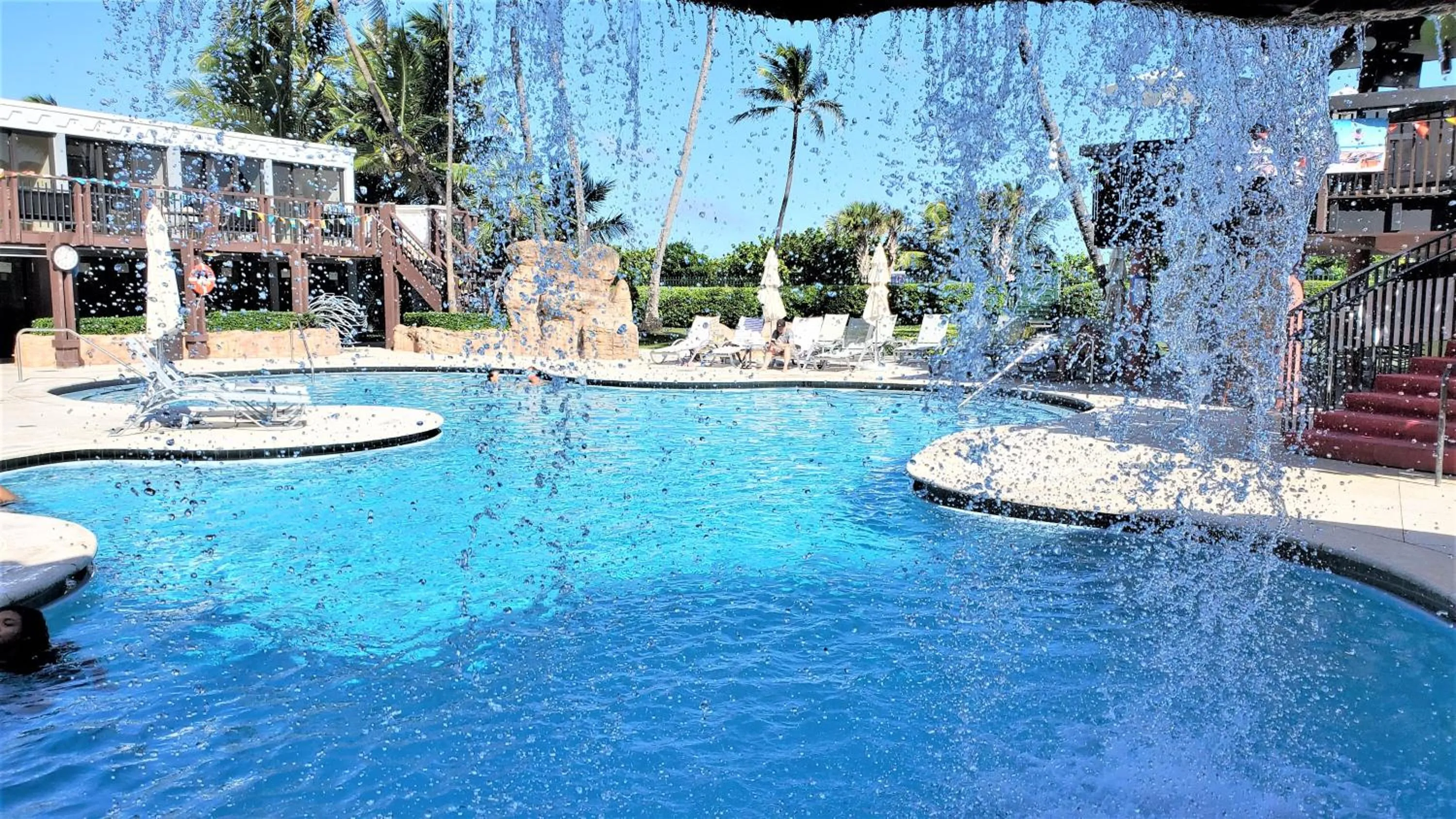 Swimming pool in Luxury Beach Resort - HORA RENTALS