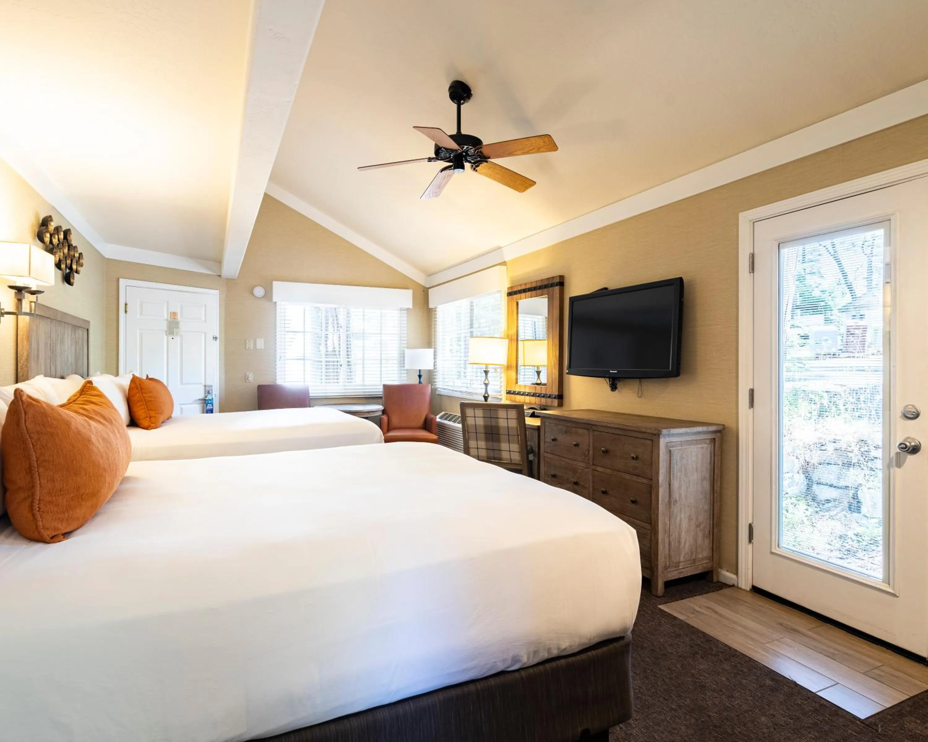 Bedroom, Bed in Tenaya at Yosemite