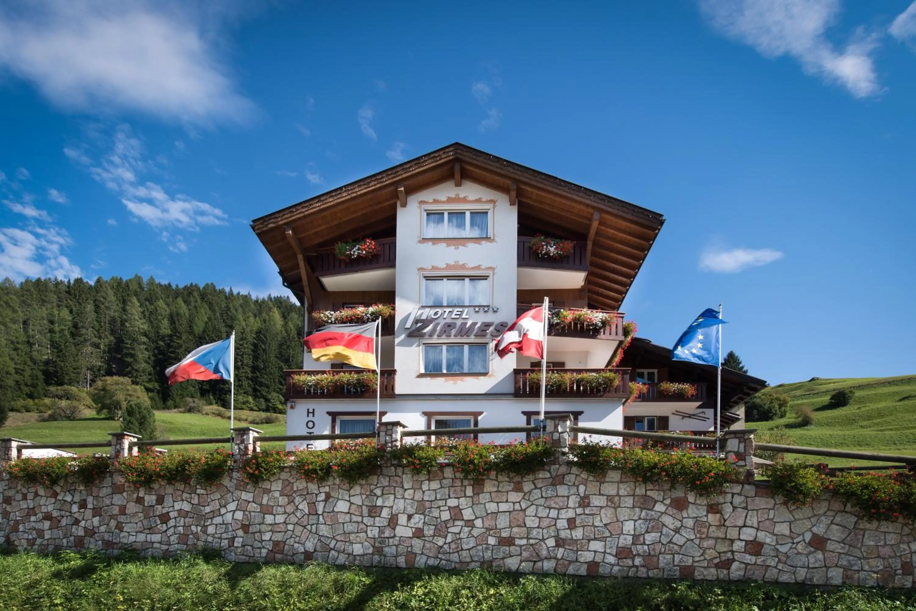 Property building in Hotel Zirmes