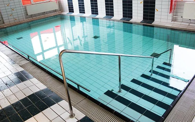 Swimming pool in Hotel & Restaurant am Schlosspark