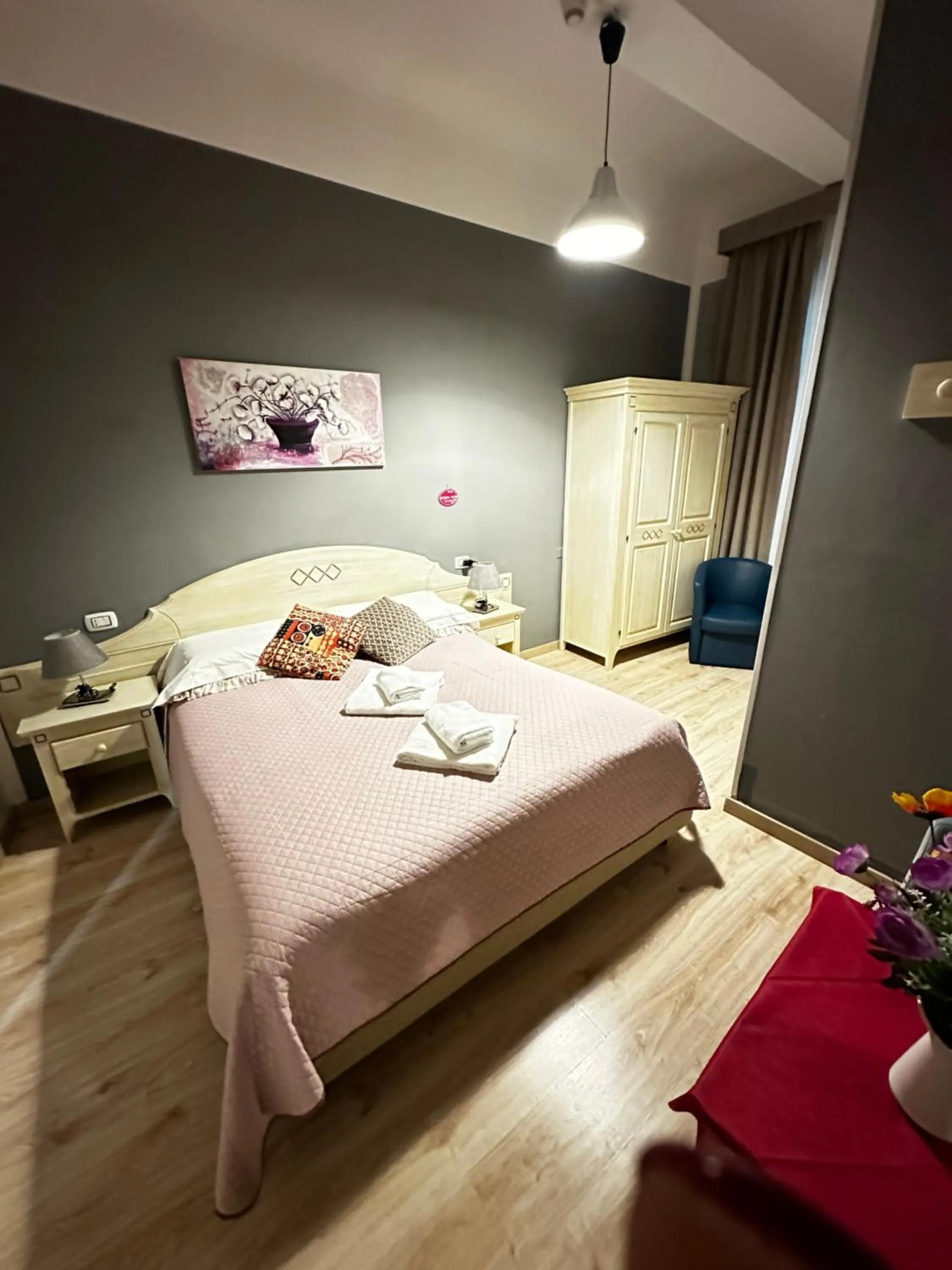 Photo of the whole room, Bed in Cicerone Guest House