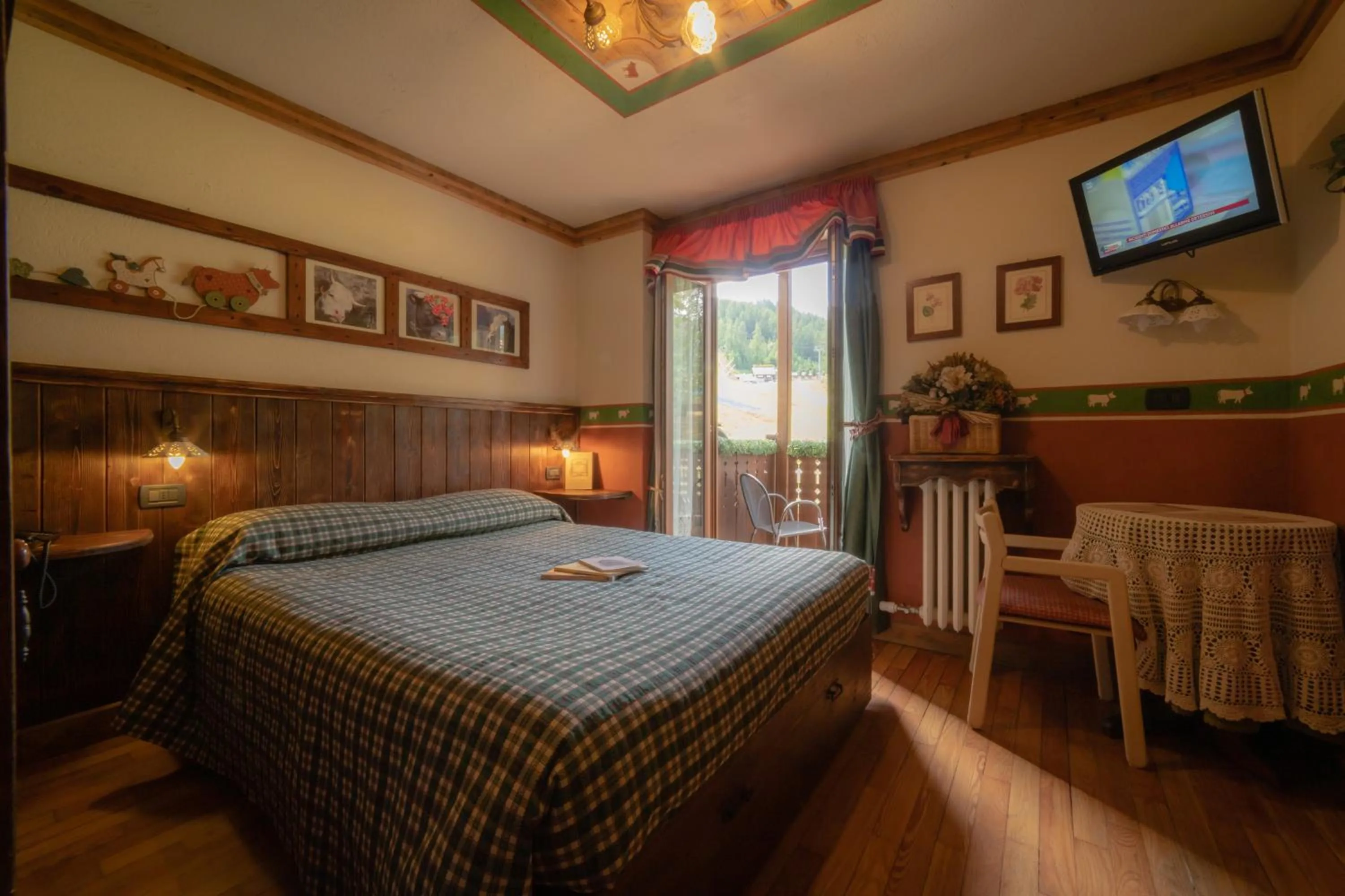 Balcony/Terrace, Bed in Hotel Della Nouva