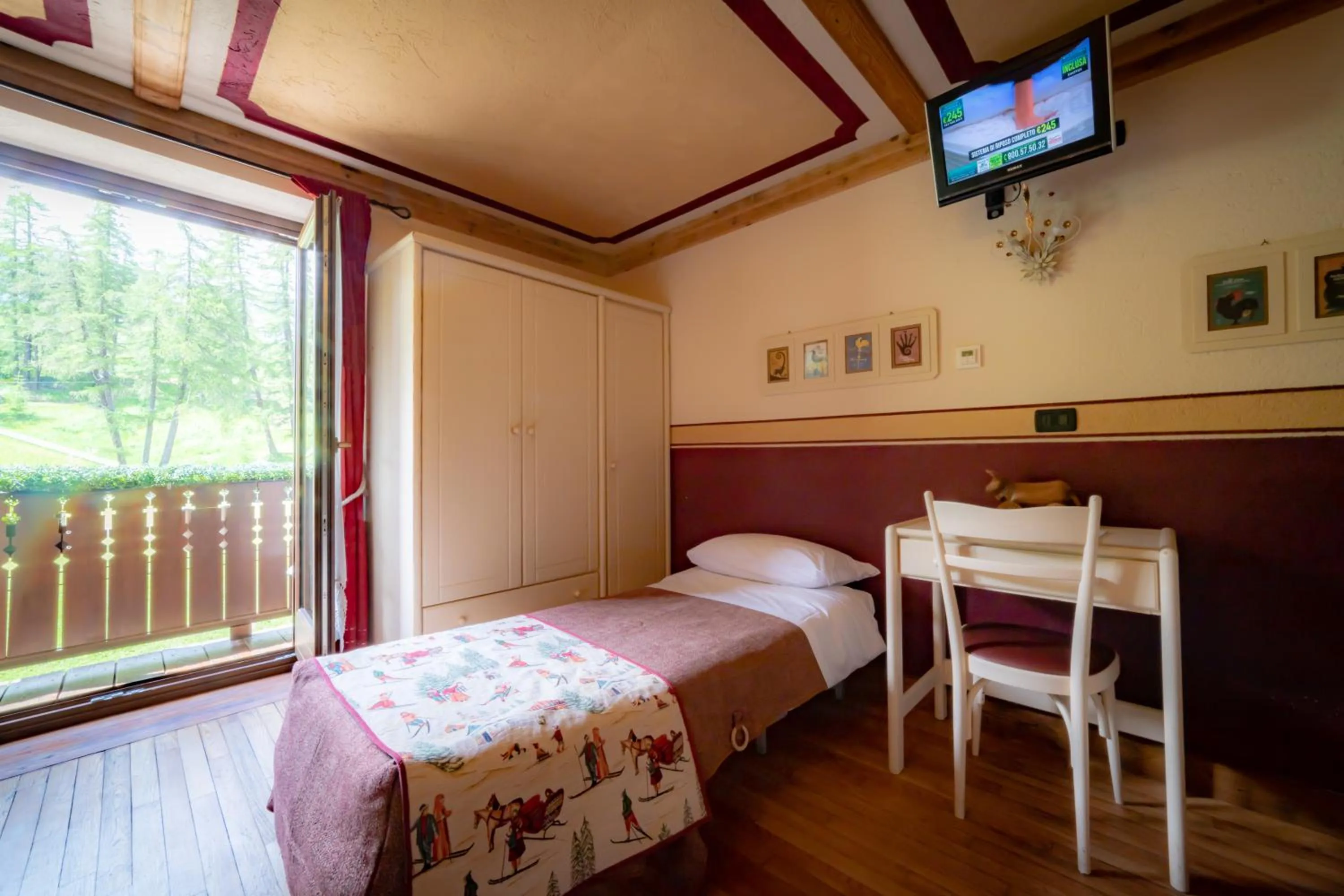 Balcony/Terrace, Bed in Hotel Della Nouva