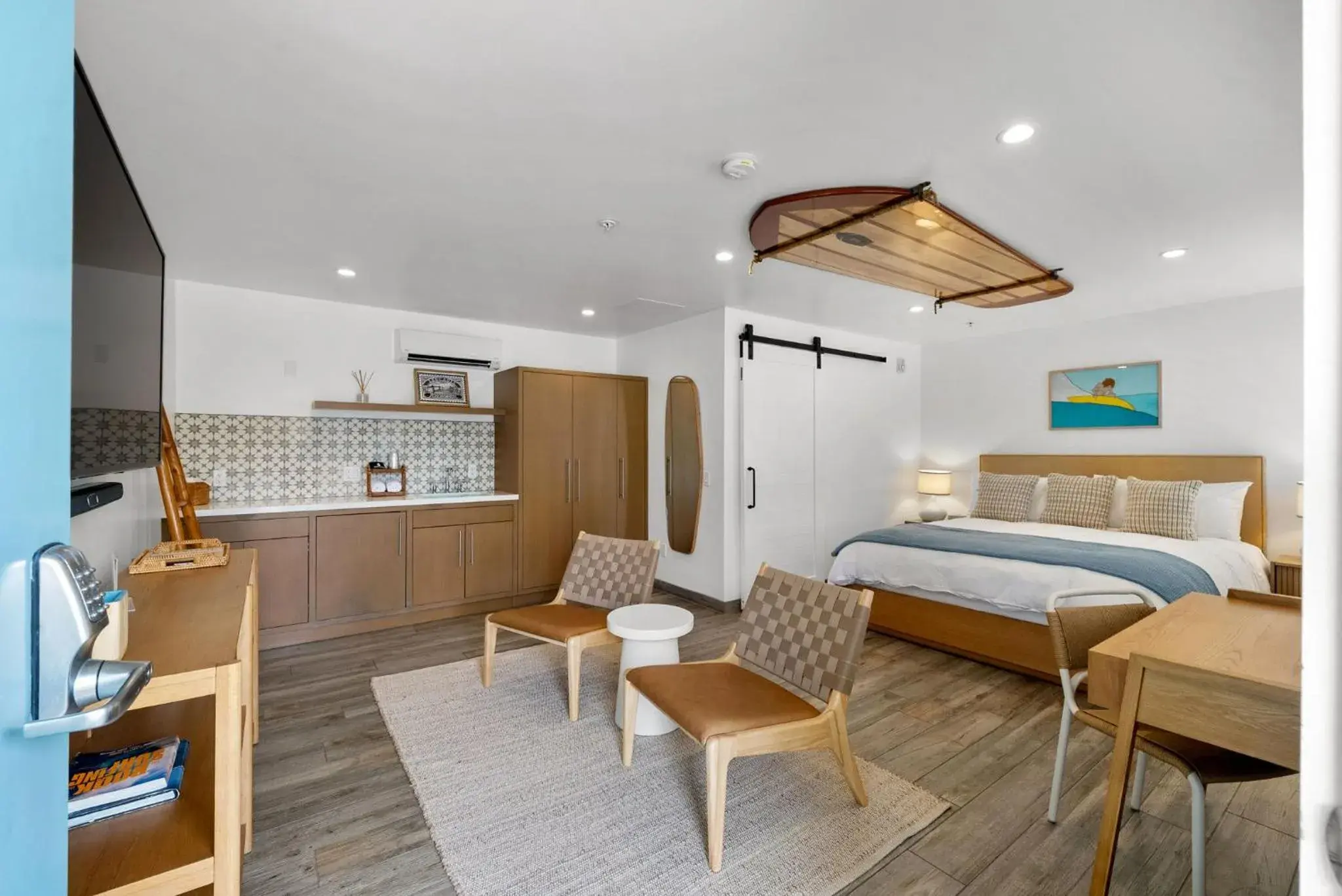 Deluxe King Suite in Surfhouse Deluxe King Suite in Surfhouse