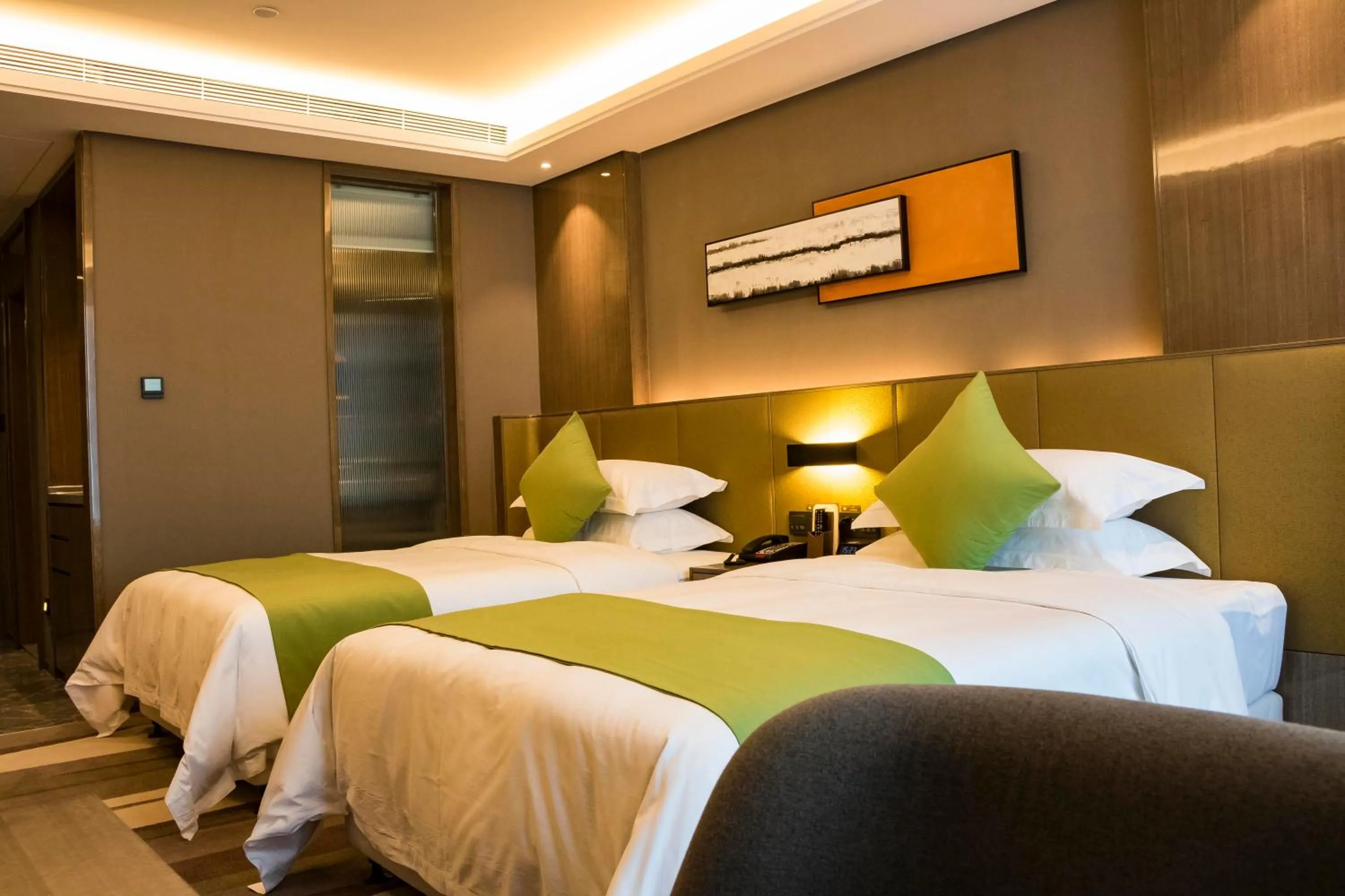 Bed in Leshan Ramada Hotel