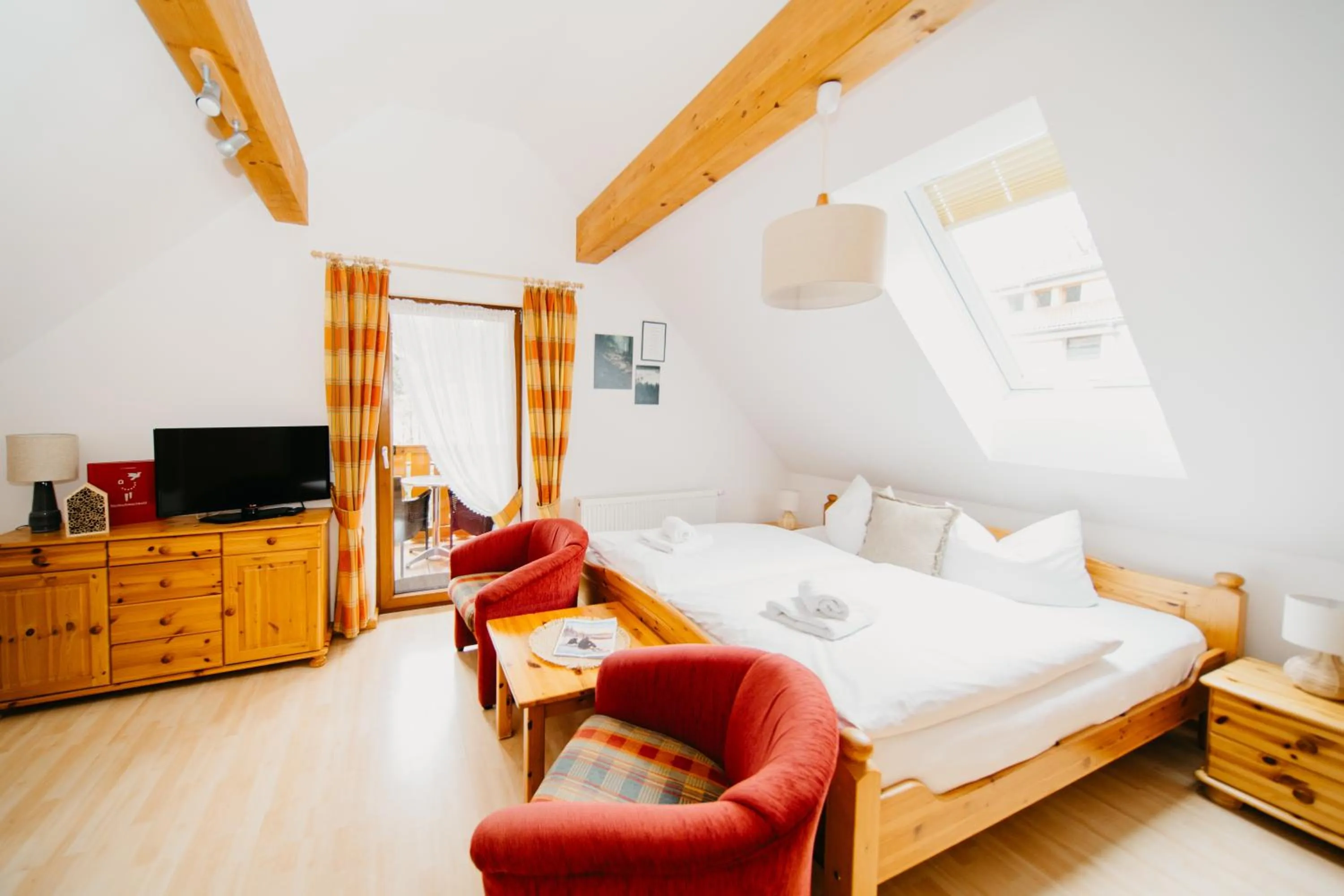 Photo of the whole room, Bed in Schwarzwald-Hotel Kraeutle