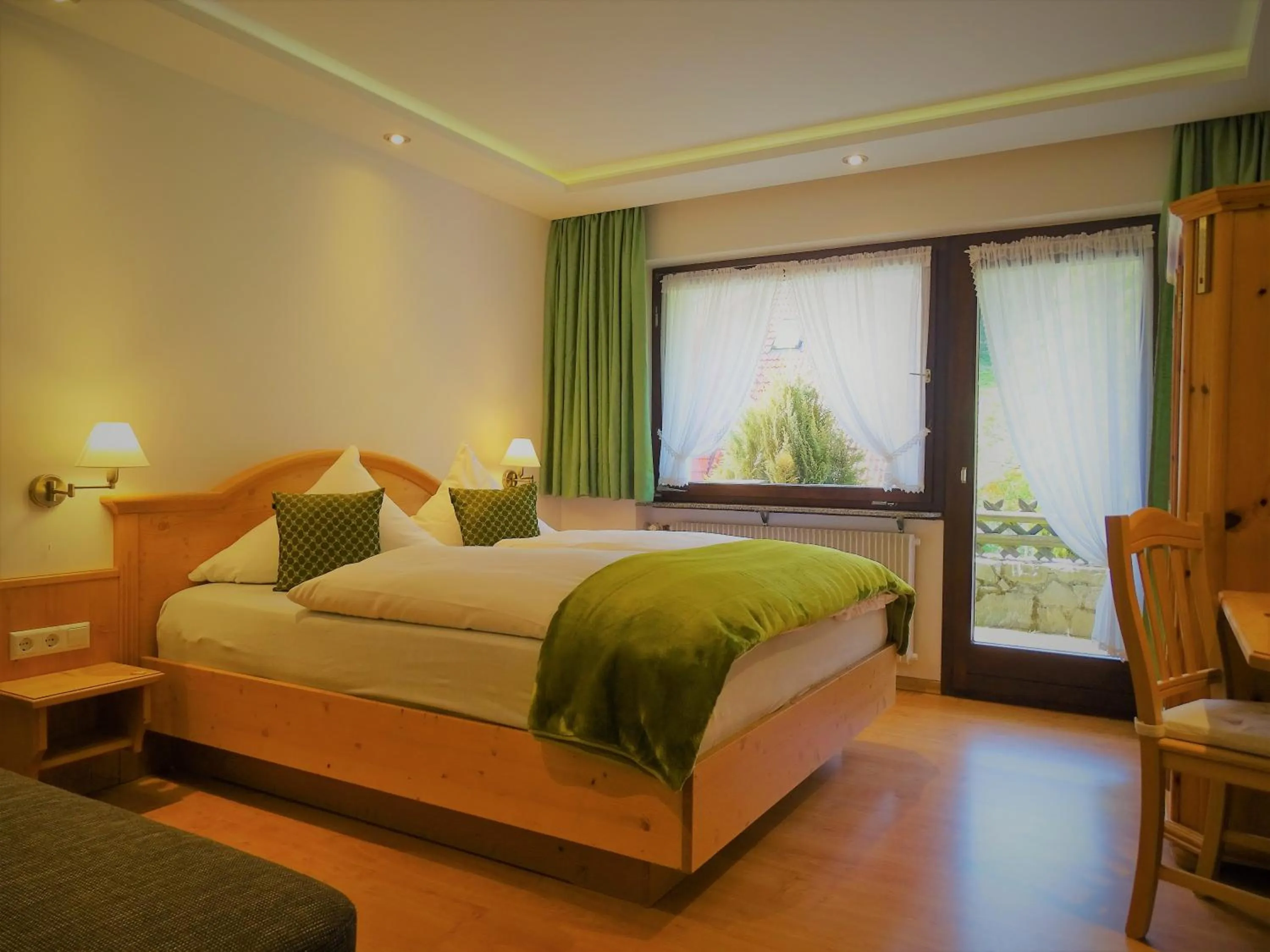 Photo of the whole room, Bed in Schwarzwald-Hotel Kraeutle