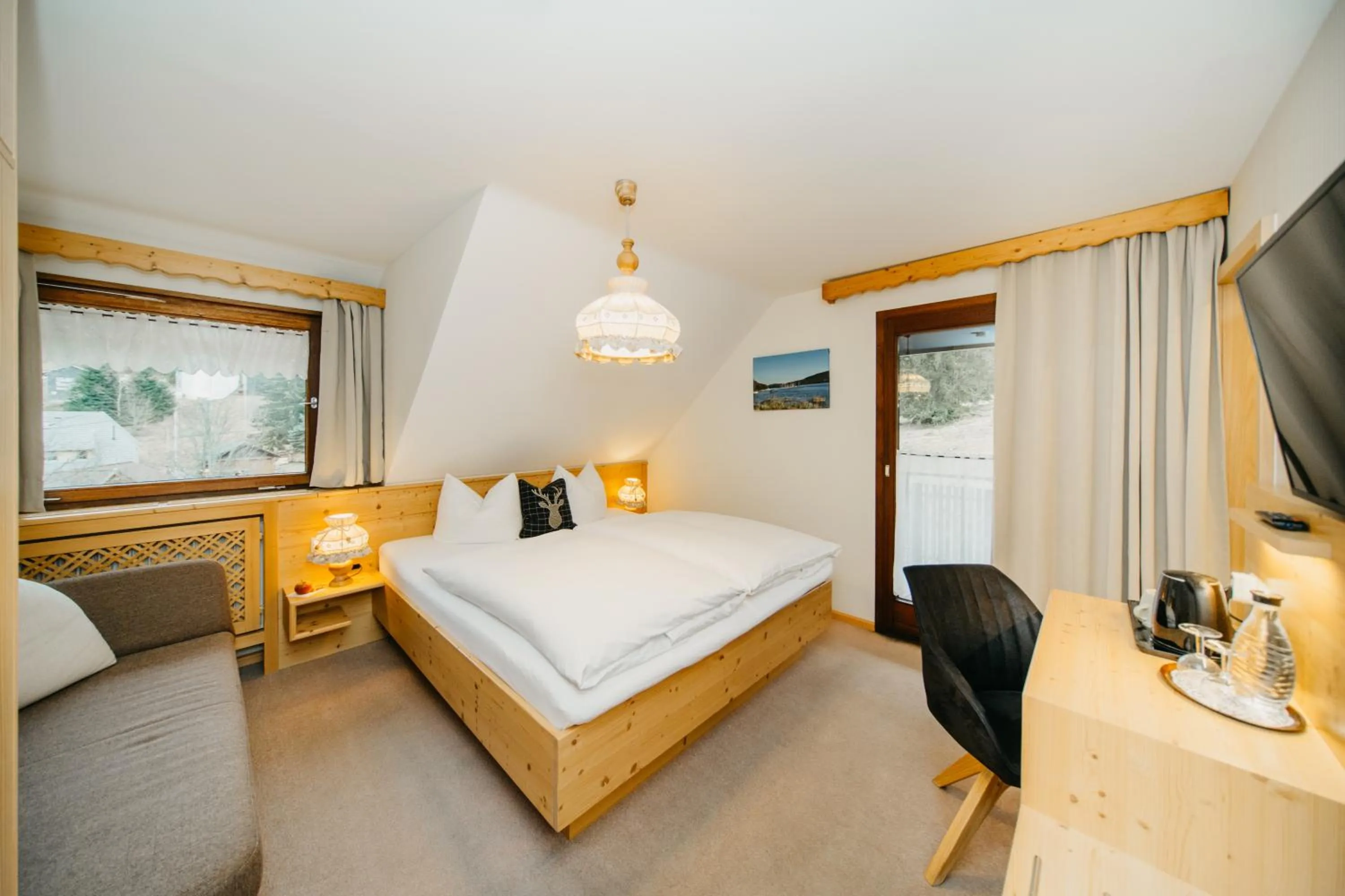 Photo of the whole room, Bed in Schwarzwald-Hotel Kraeutle