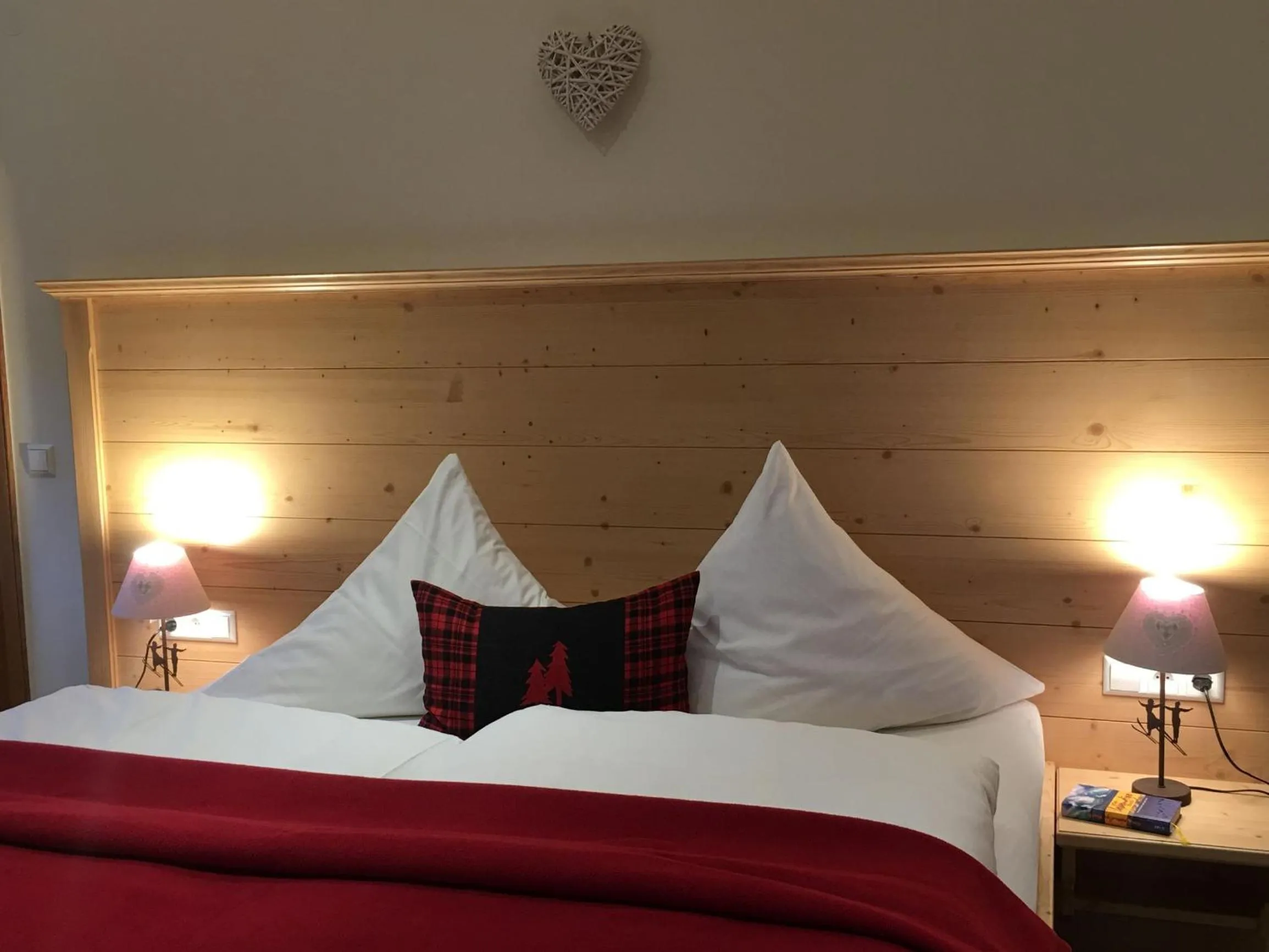 Bed in Schwarzwald-Hotel Kraeutle