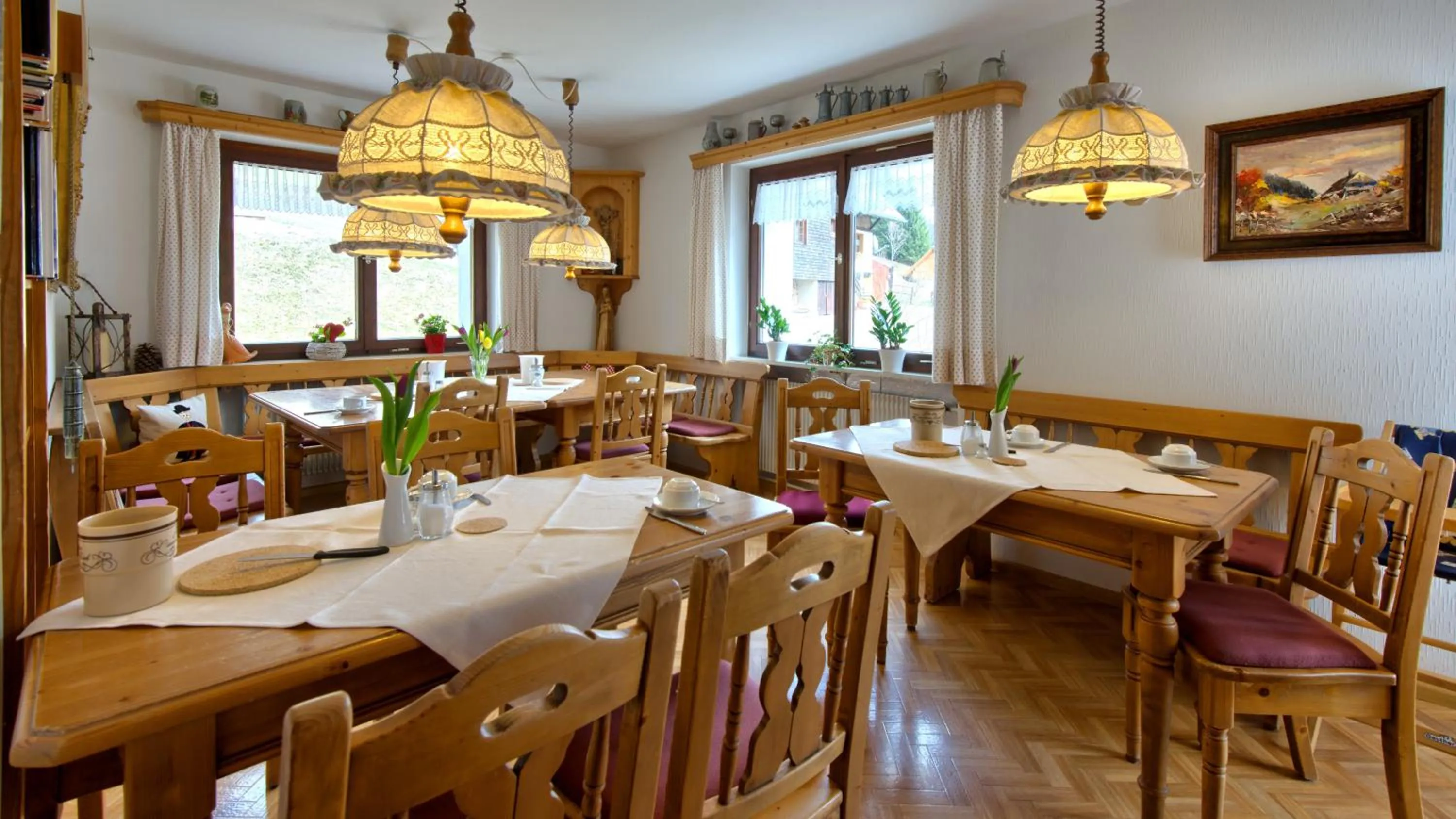 Restaurant/places to eat in Schwarzwald-Hotel Kraeutle
