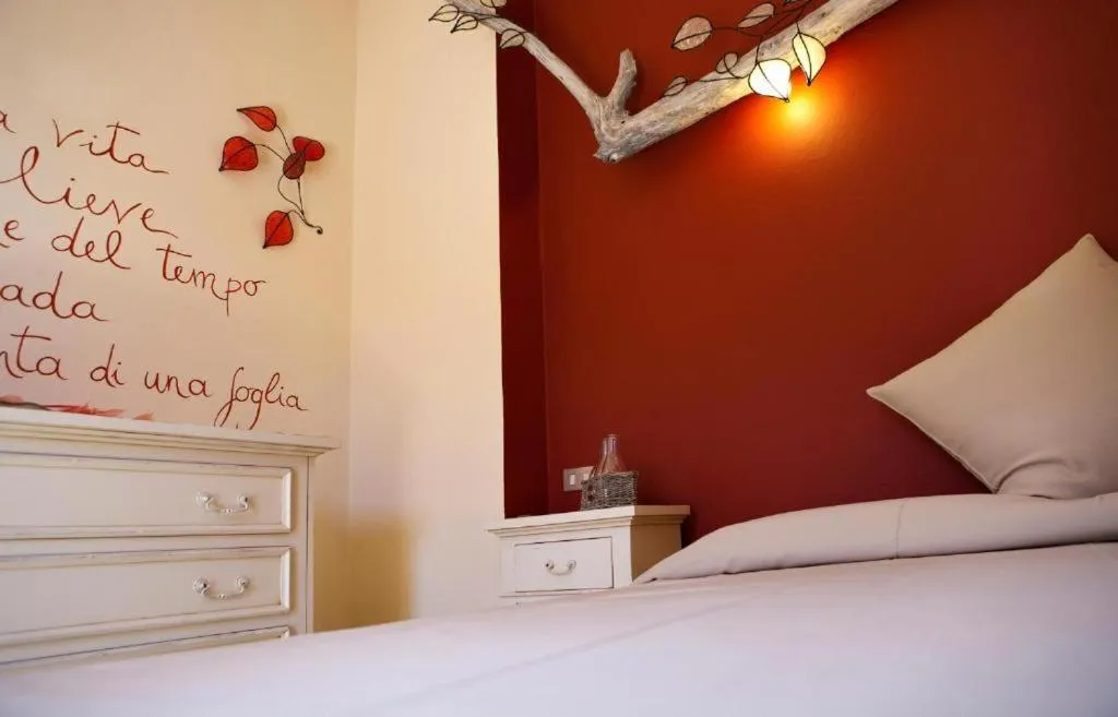 Decorative detail, Bed in Hotel Cernia Isola Botanica